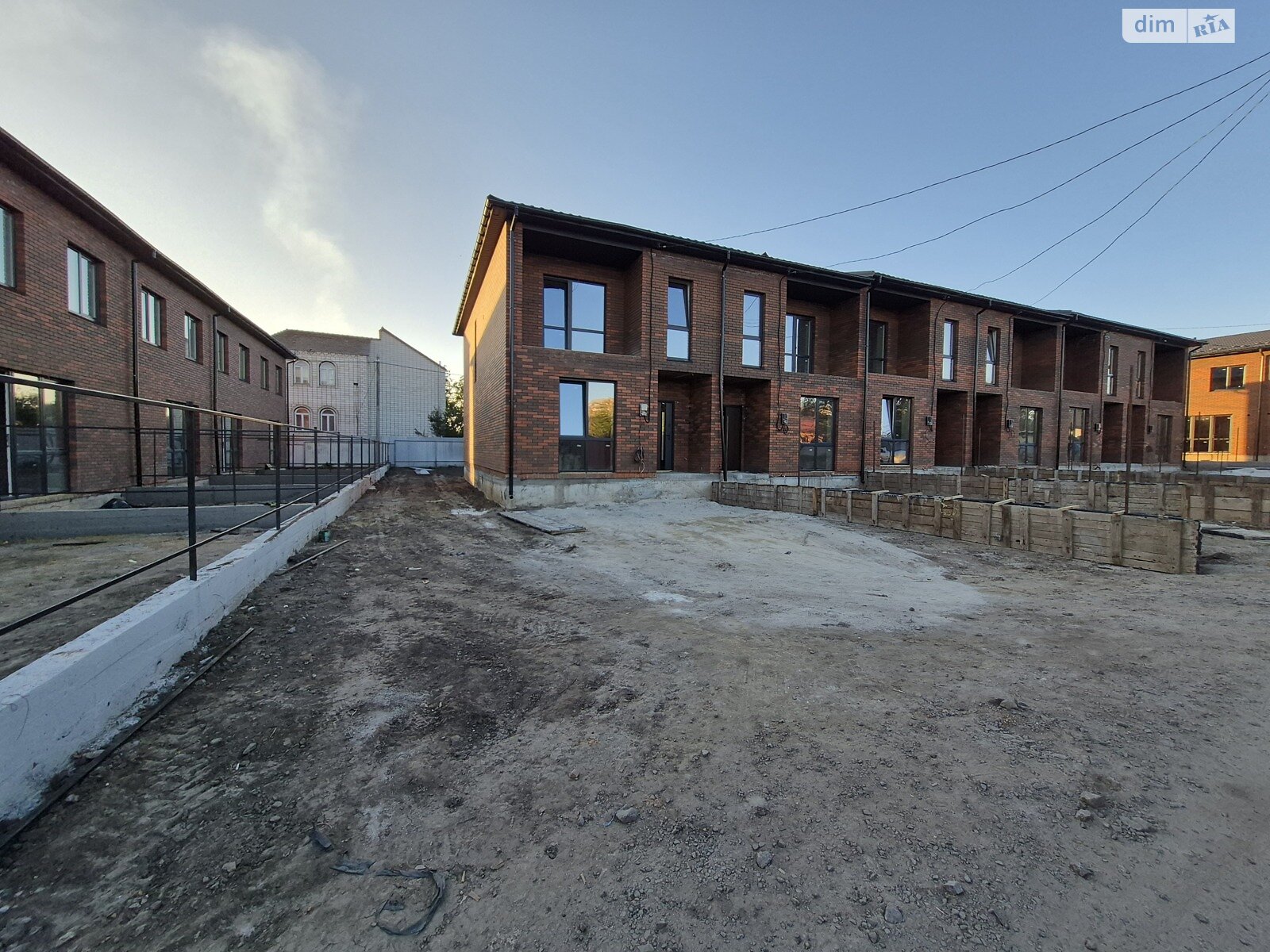 двухэтажный таунхаус, 120 кв. м, кирпич. Продажа в Винницких Хуторах фото 1 двухэтажный таунхаус, 120 кв. м, кирпич. Продажа в Винницких Хуторах фото 1