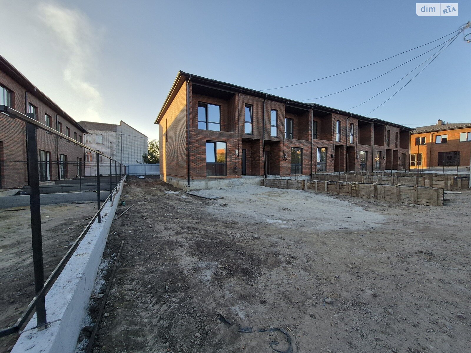 двухэтажный таунхаус, 120 кв. м, кирпич. Продажа в Винницких Хуторах фото 1 двухэтажный таунхаус, 120 кв. м, кирпич. Продажа в Винницких Хуторах фото 1