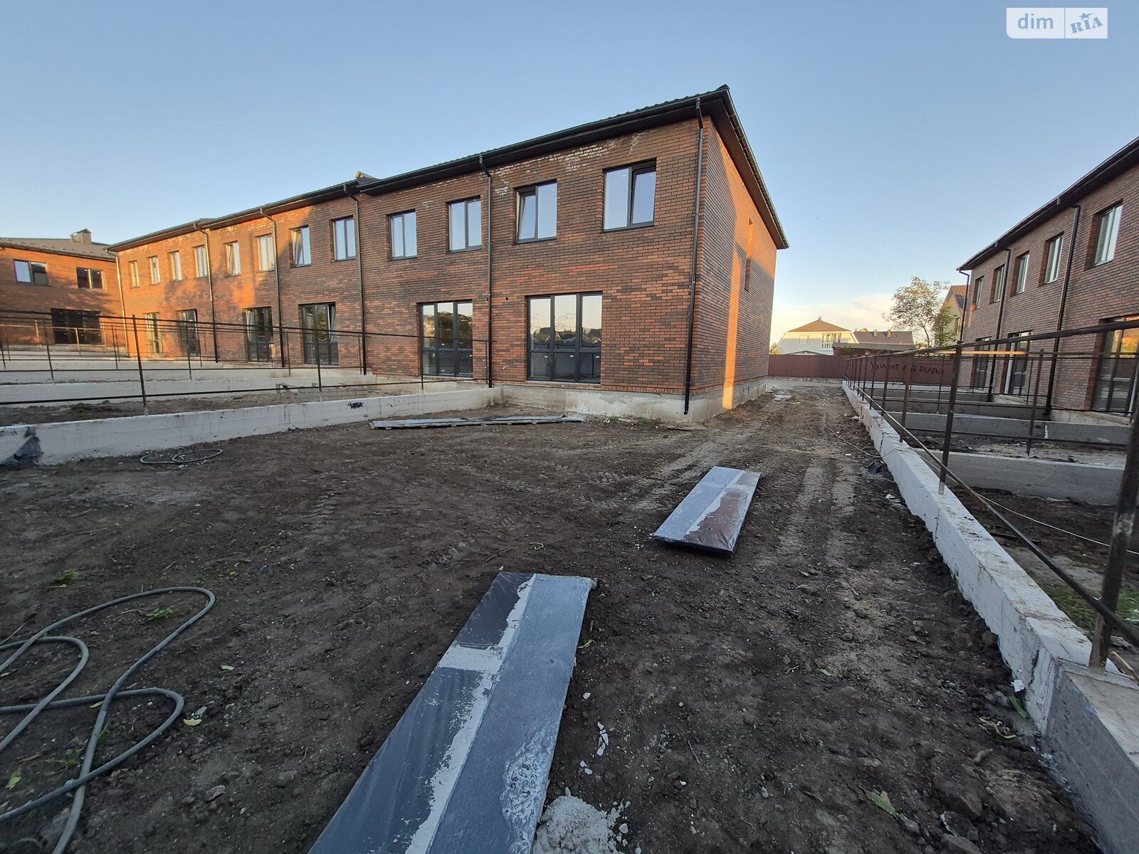 двухэтажный таунхаус, 120 кв. м, кирпич. Продажа в Винницких Хуторах фото 1 двухэтажный таунхаус, 120 кв. м, кирпич. Продажа в Винницких Хуторах фото 1