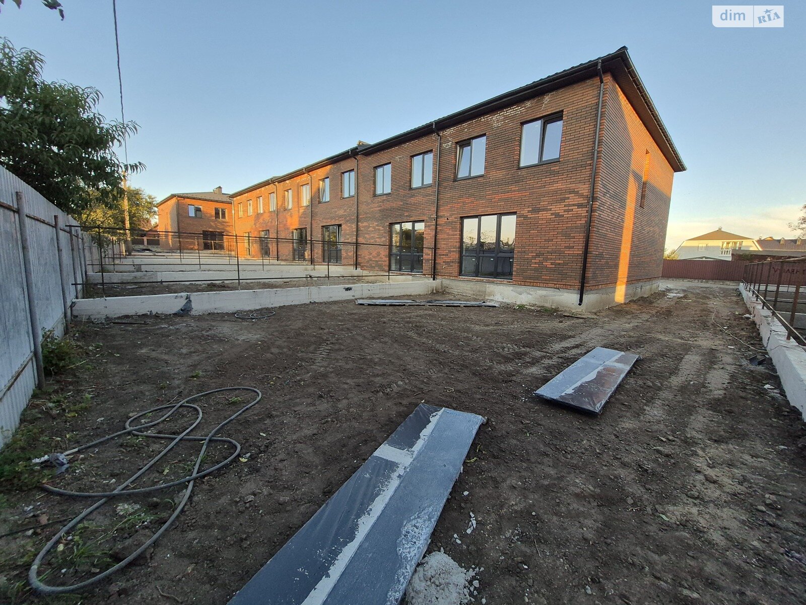 двухэтажный таунхаус, 120 кв. м, кирпич. Продажа в Винницких Хуторах фото 1 двухэтажный таунхаус, 120 кв. м, кирпич. Продажа в Винницких Хуторах фото 1