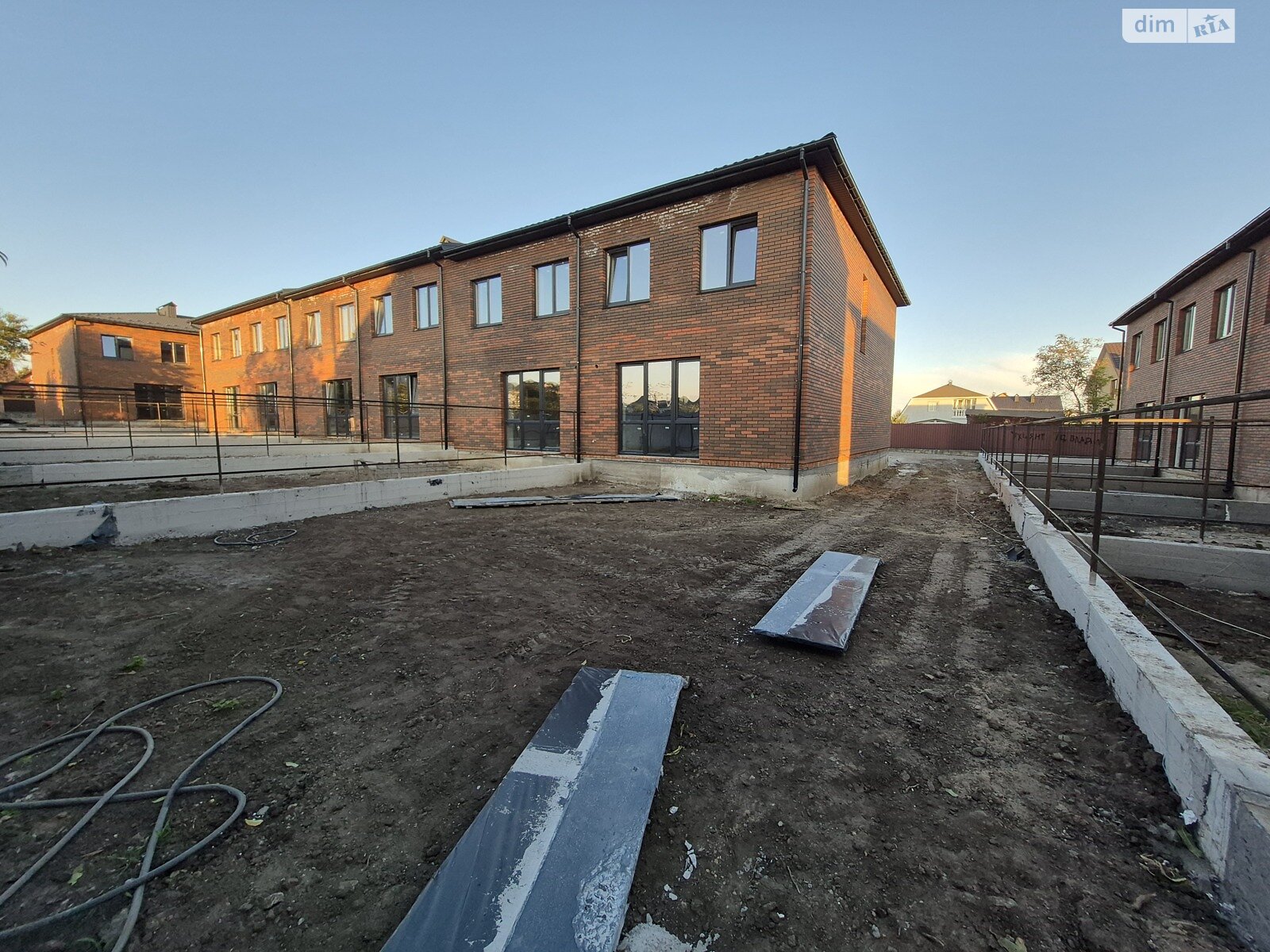 двухэтажный таунхаус, 120 кв. м, кирпич. Продажа в Винницких Хуторах фото 1 двухэтажный таунхаус, 120 кв. м, кирпич. Продажа в Винницких Хуторах фото 1