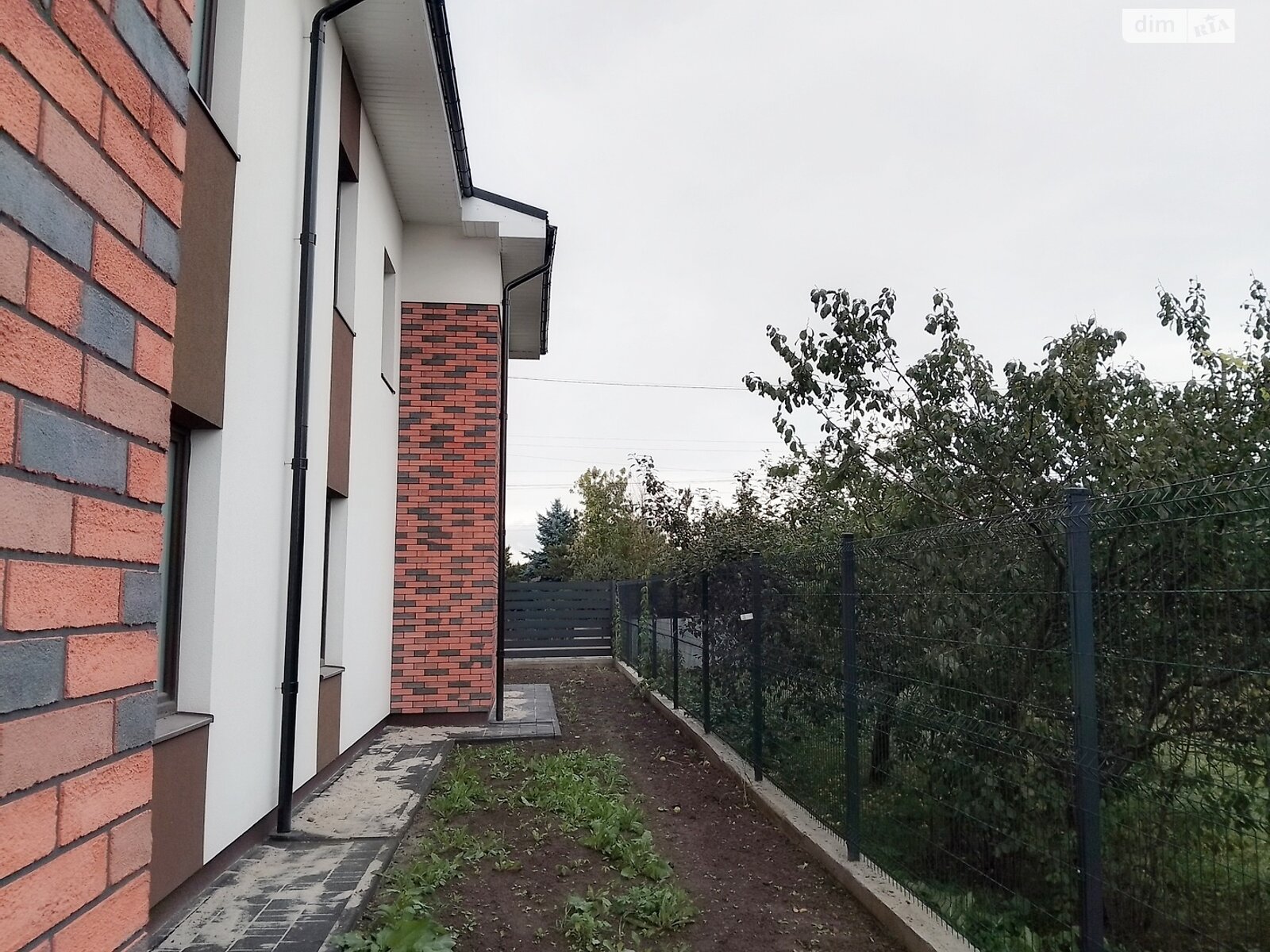 двоповерховий таунхаус, 138 кв. м, кирпич. Продаж у Вовчинцю фото 1 двоповерховий таунхаус, 138 кв. м, кирпич. Продаж у Вовчинцю фото 1