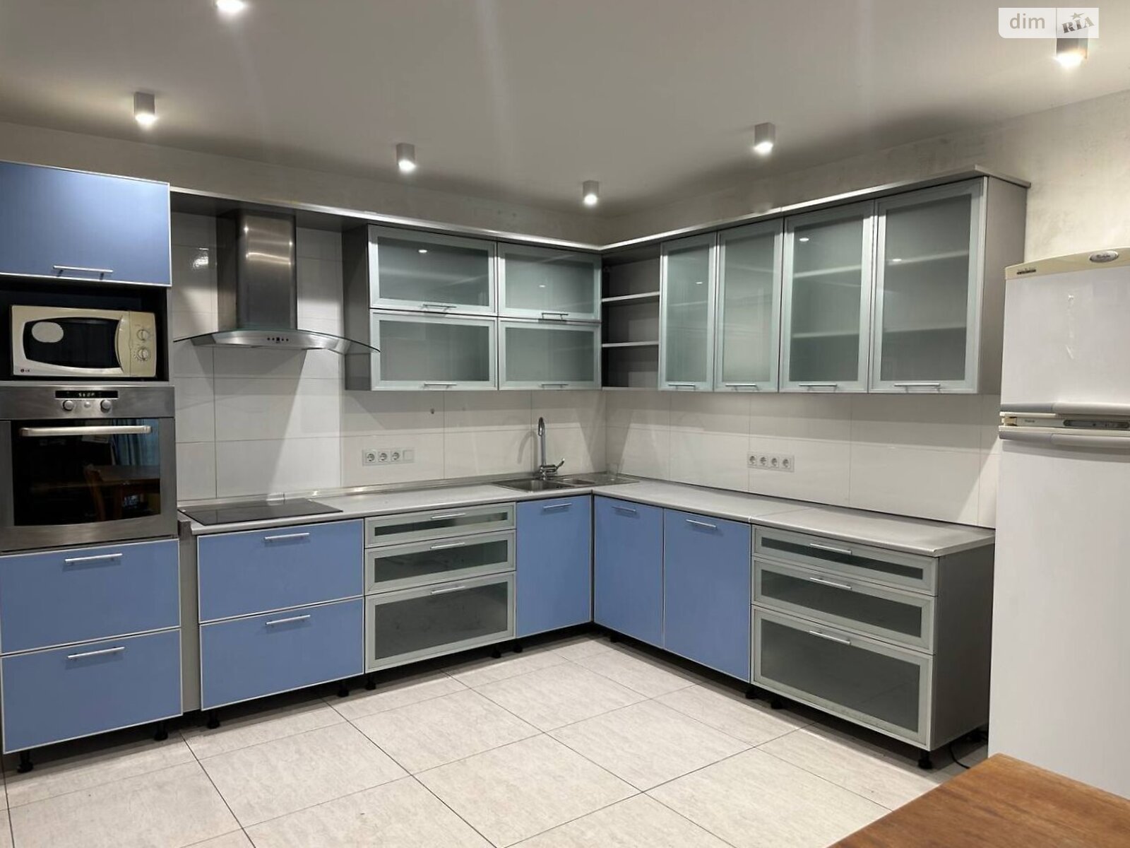 трехэтажный таунхаус, 198.9 кв. м, кирпич. Продажа в Ворзеле фото 1