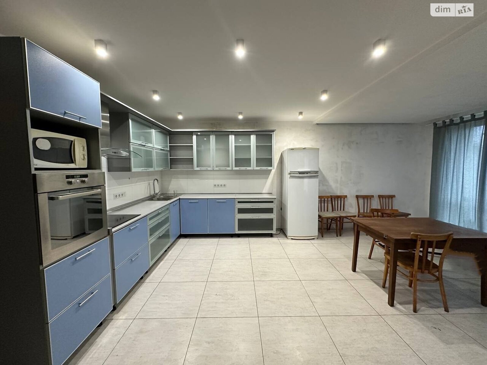 трехэтажный таунхаус, 198.9 кв. м, кирпич. Продажа в Ворзеле фото 1