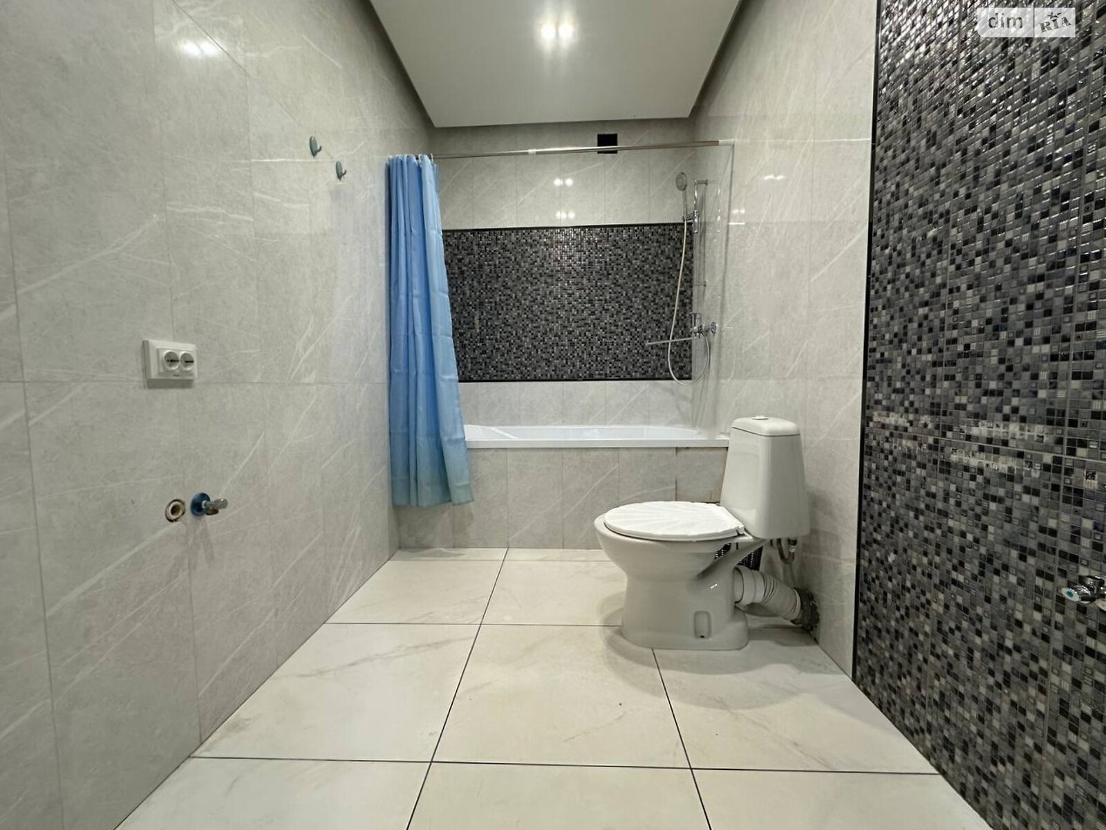 трехэтажный таунхаус, 198.9 кв. м, кирпич. Продажа в Ворзеле фото 1