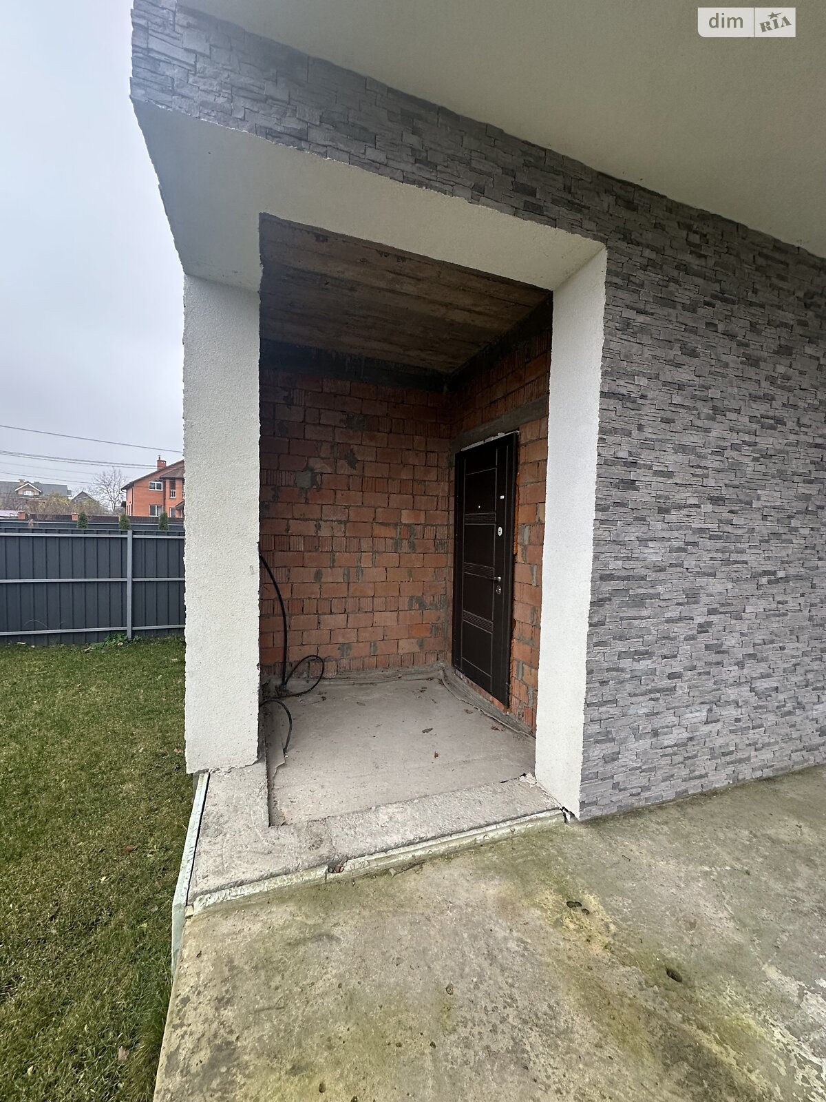 двухэтажный таунхаус, 86 кв. м, кирпич. Продажа в Ворзеле фото 1