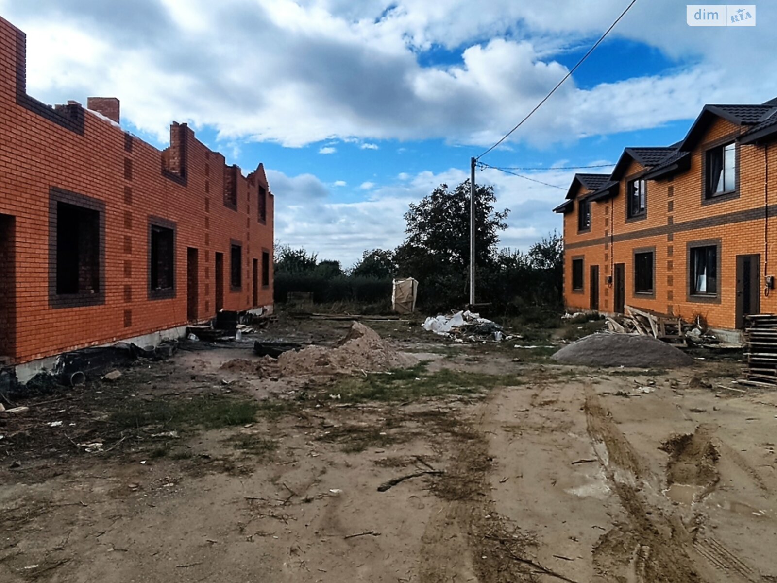 двухэтажный таунхаус, 100 кв. м, кирпич. Продажа в Зарванцах фото 1 двухэтажный таунхаус, 100 кв. м, кирпич. Продажа в Зарванцах фото 1