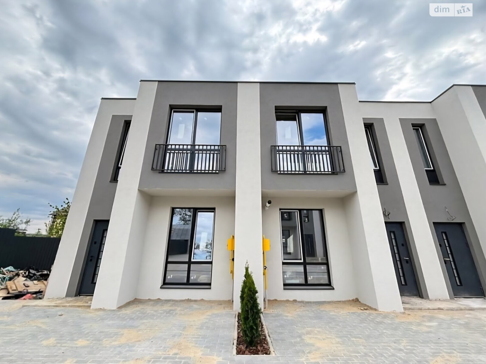 двухэтажный таунхаус, 115 кв. м, кирпич. Продажа в Зарванцах фото 1 двухэтажный таунхаус, 115 кв. м, кирпич. Продажа в Зарванцах фото 1