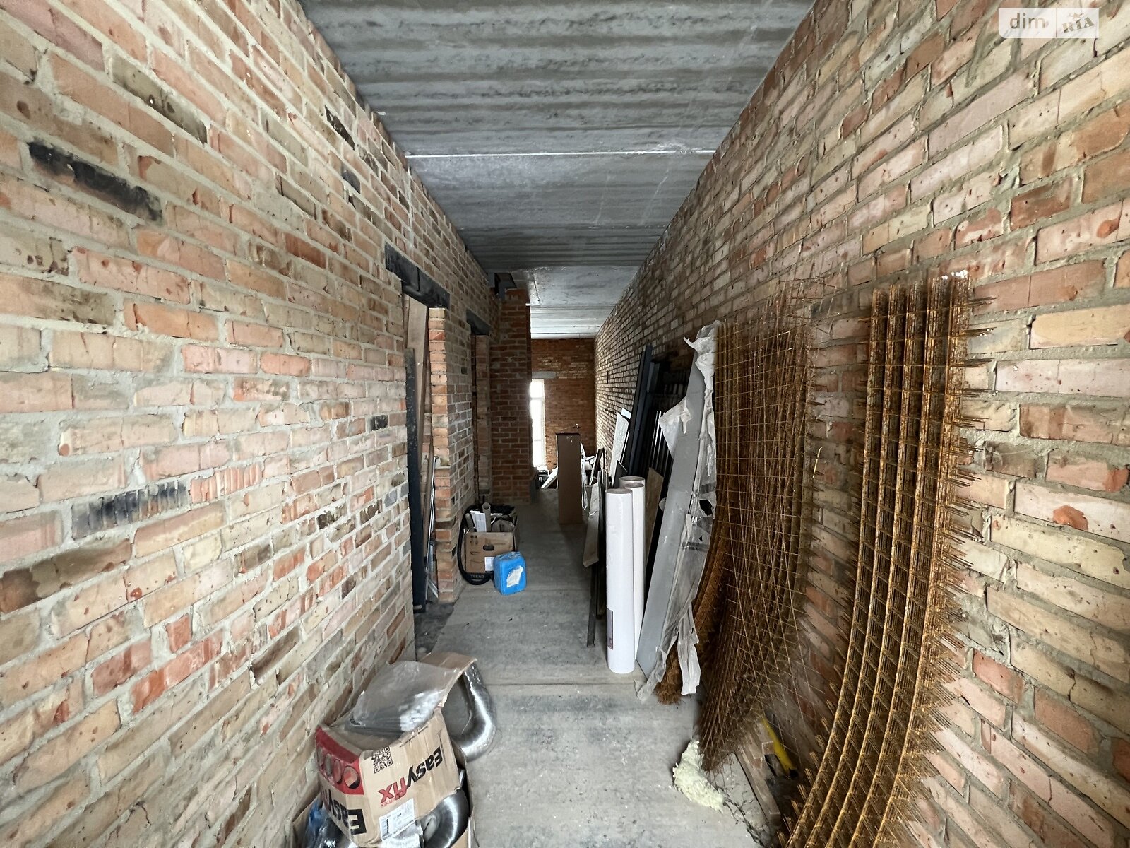 двухэтажный таунхаус, 130 кв. м, кирпич. Продажа в Зарванцах фото 1