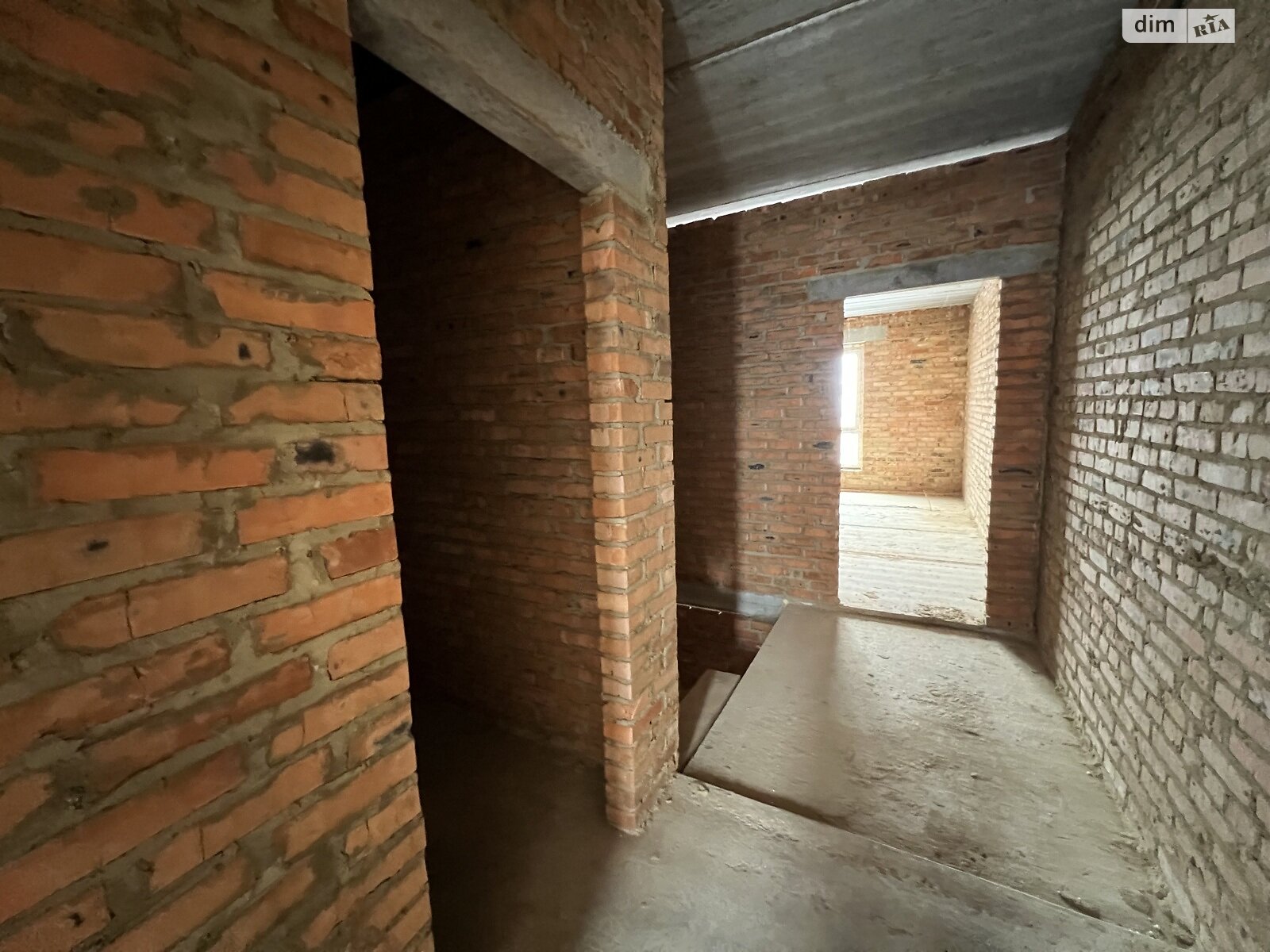 двухэтажный таунхаус, 130 кв. м, кирпич. Продажа в Зарванцах фото 1