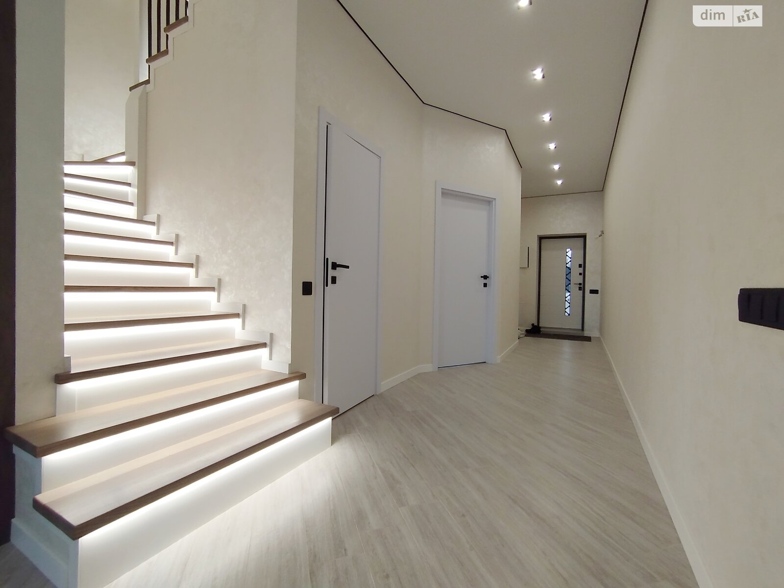 двухэтажный таунхаус, 116 кв. м, кирпич. Продажа в Зарванцах фото 1