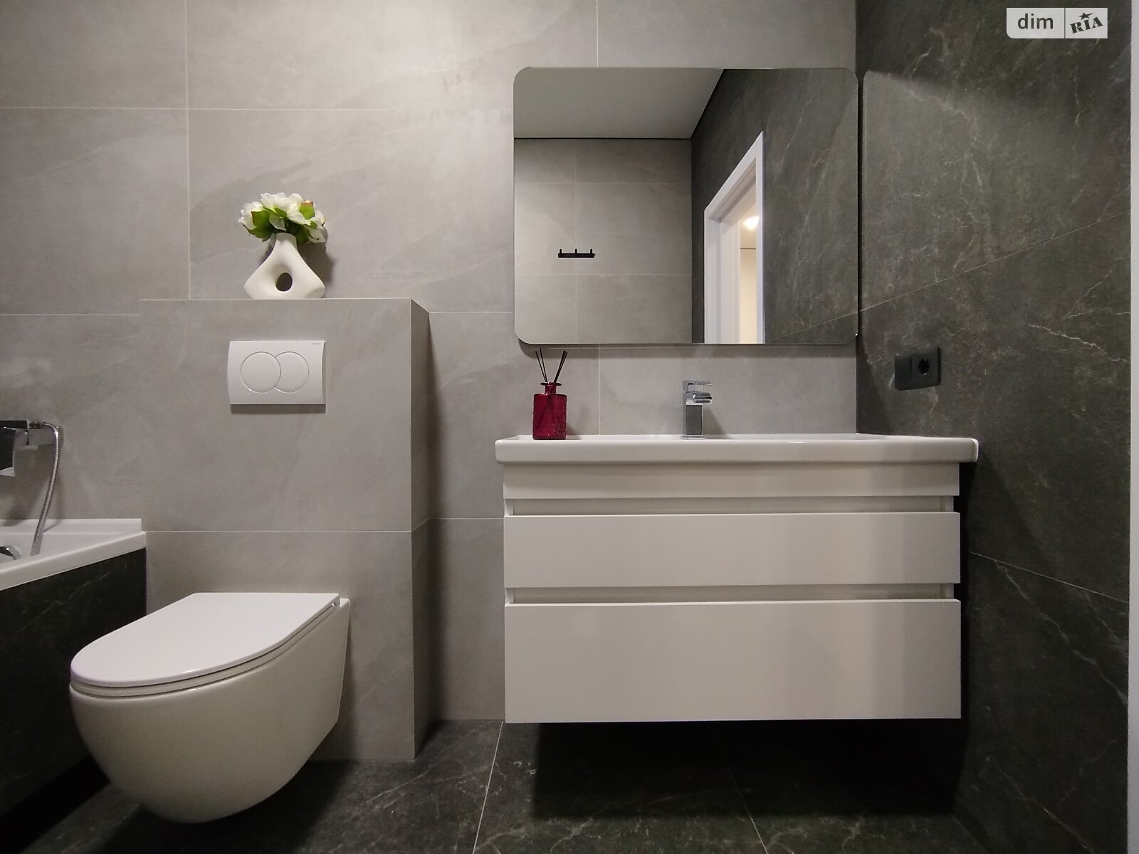 двухэтажный таунхаус, 116 кв. м, кирпич. Продажа в Зарванцах фото 1