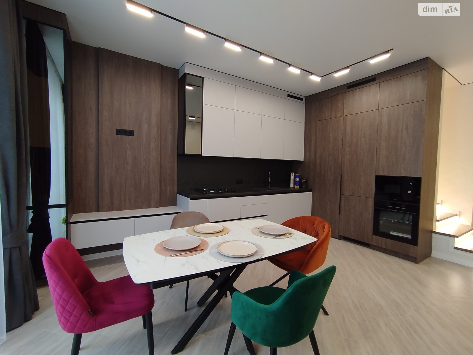 двухэтажный таунхаус, 116 кв. м, кирпич. Продажа в Зарванцах фото 1