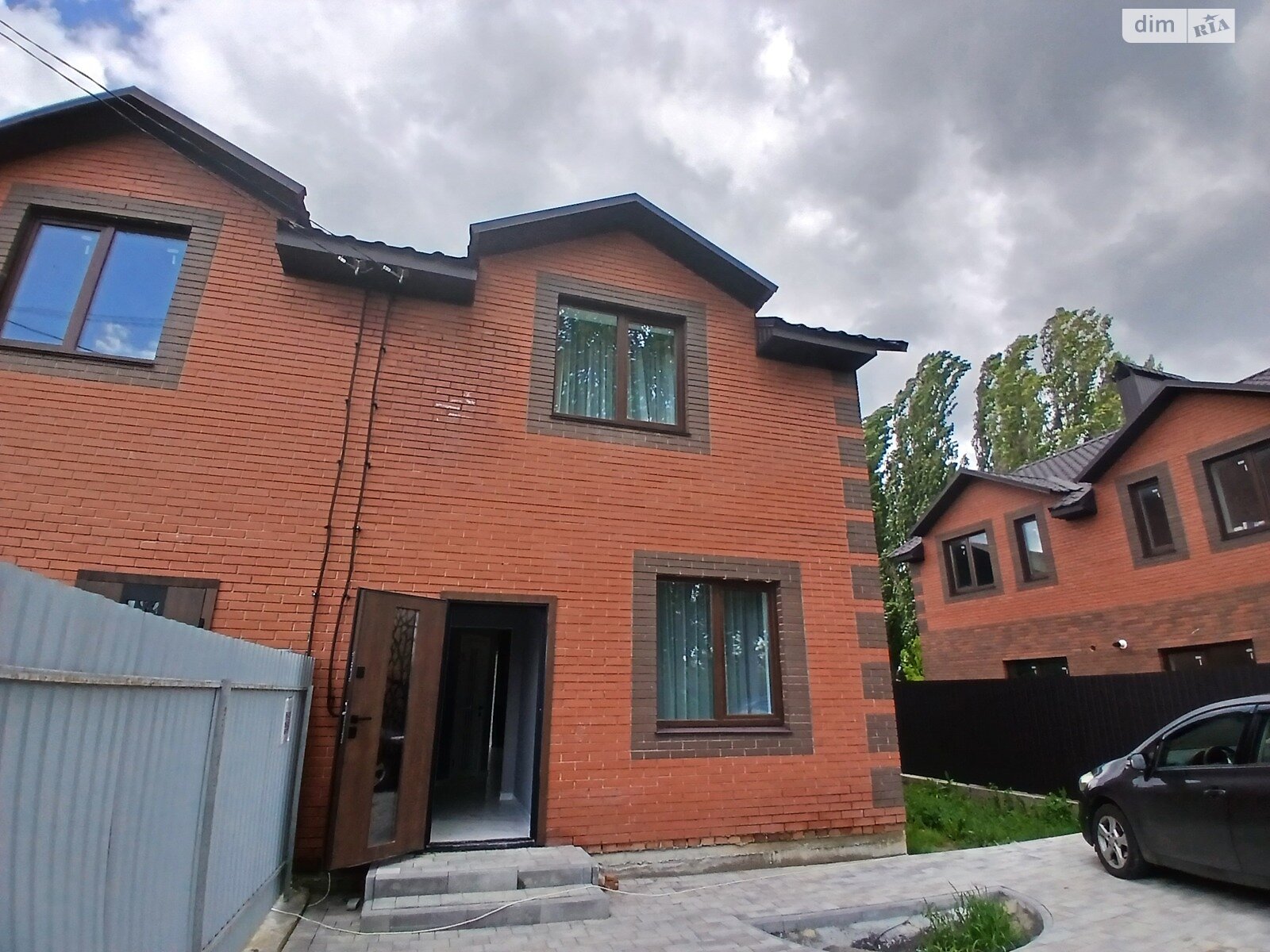 двухэтажный таунхаус, 105 кв. м, кирпич. Продажа в Зарванцах фото 1 двухэтажный таунхаус, 105 кв. м, кирпич. Продажа в Зарванцах фото 1