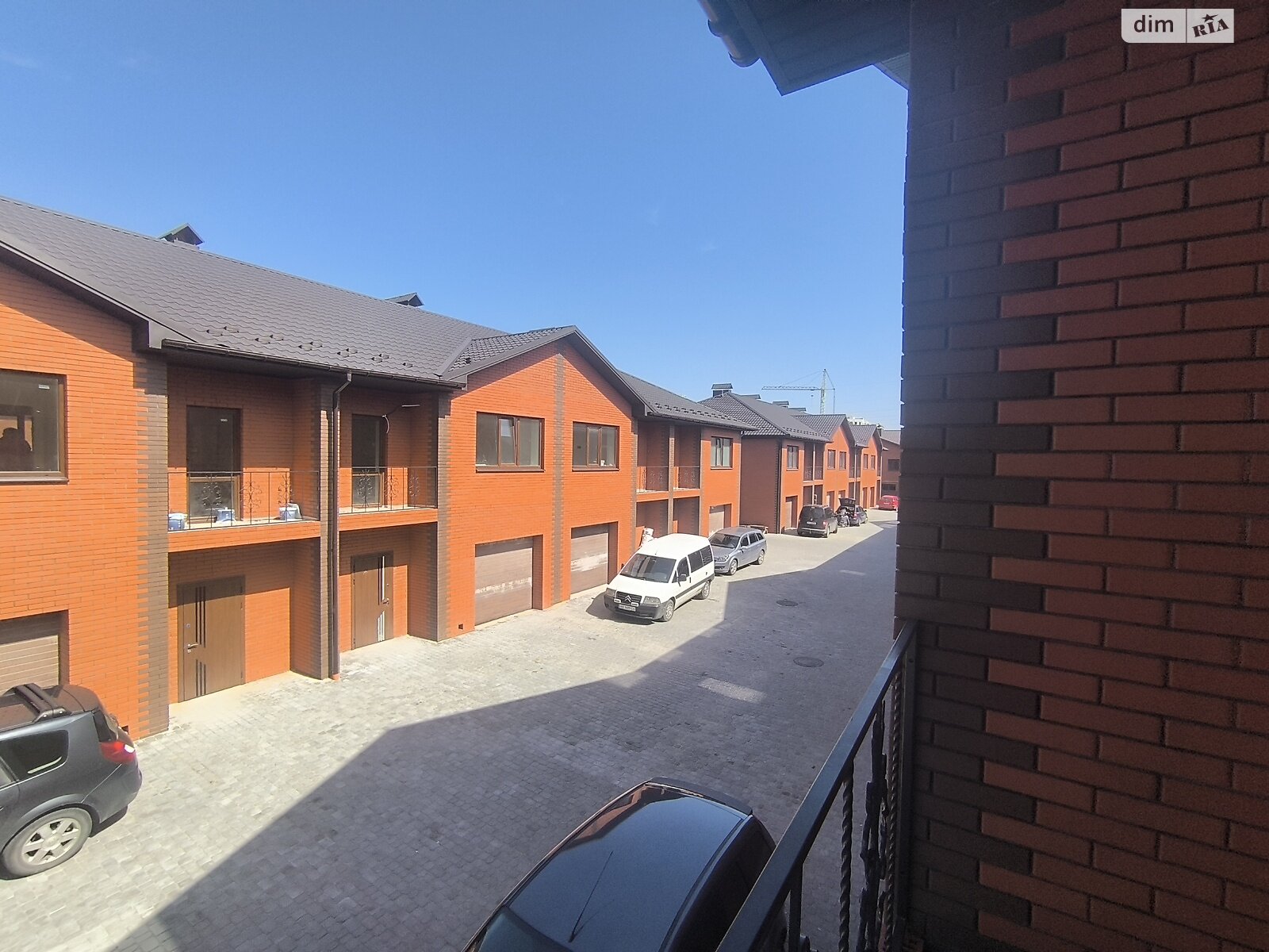 двухэтажный таунхаус, 135 кв. м, кирпич. Продажа в Зарванцах фото 1 двухэтажный таунхаус, 135 кв. м, кирпич. Продажа в Зарванцах фото 1