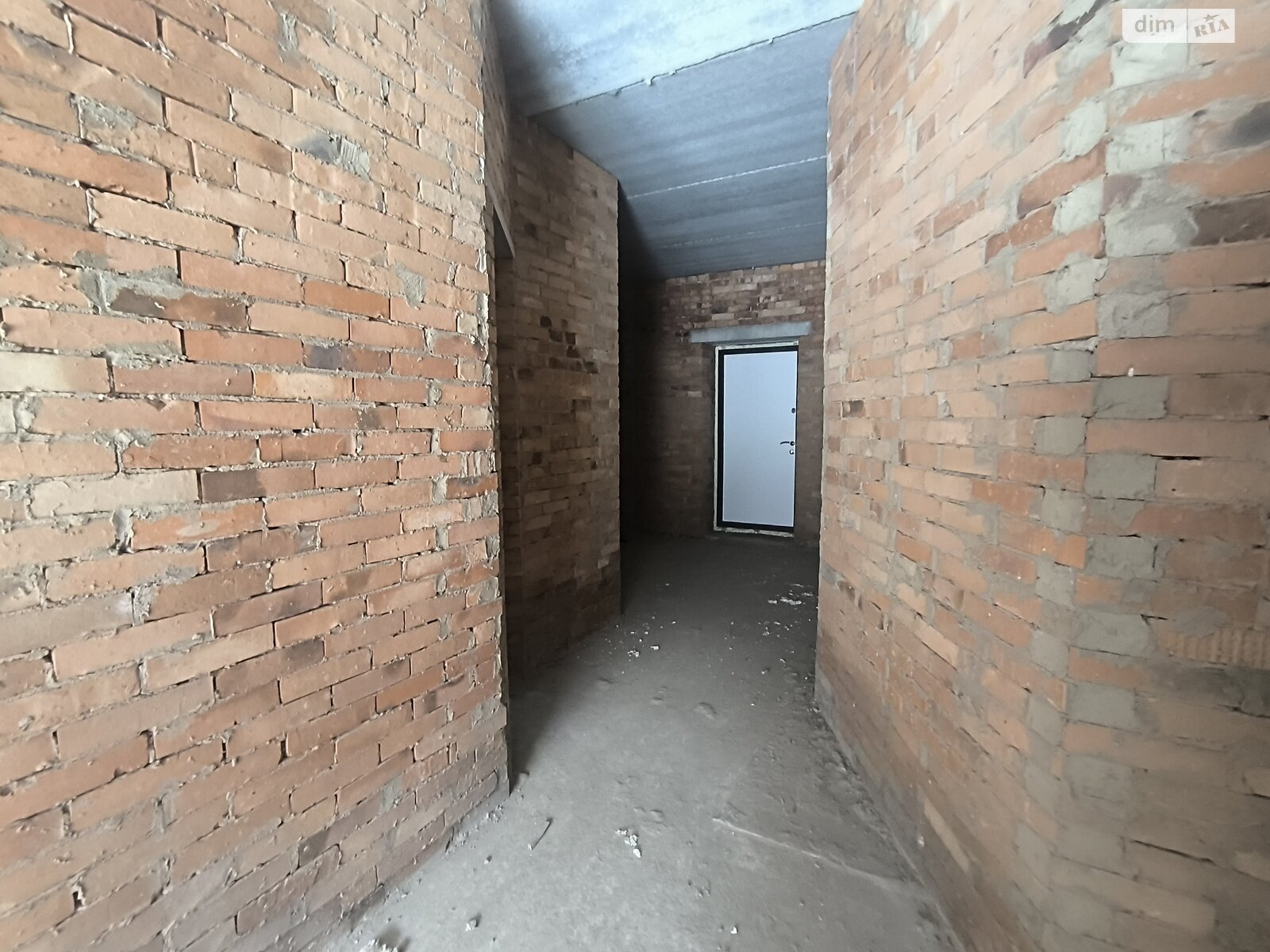 двухэтажный таунхаус, 135 кв. м, кирпич. Продажа в Зарванцах фото 1 двухэтажный таунхаус, 135 кв. м, кирпич. Продажа в Зарванцах фото 1