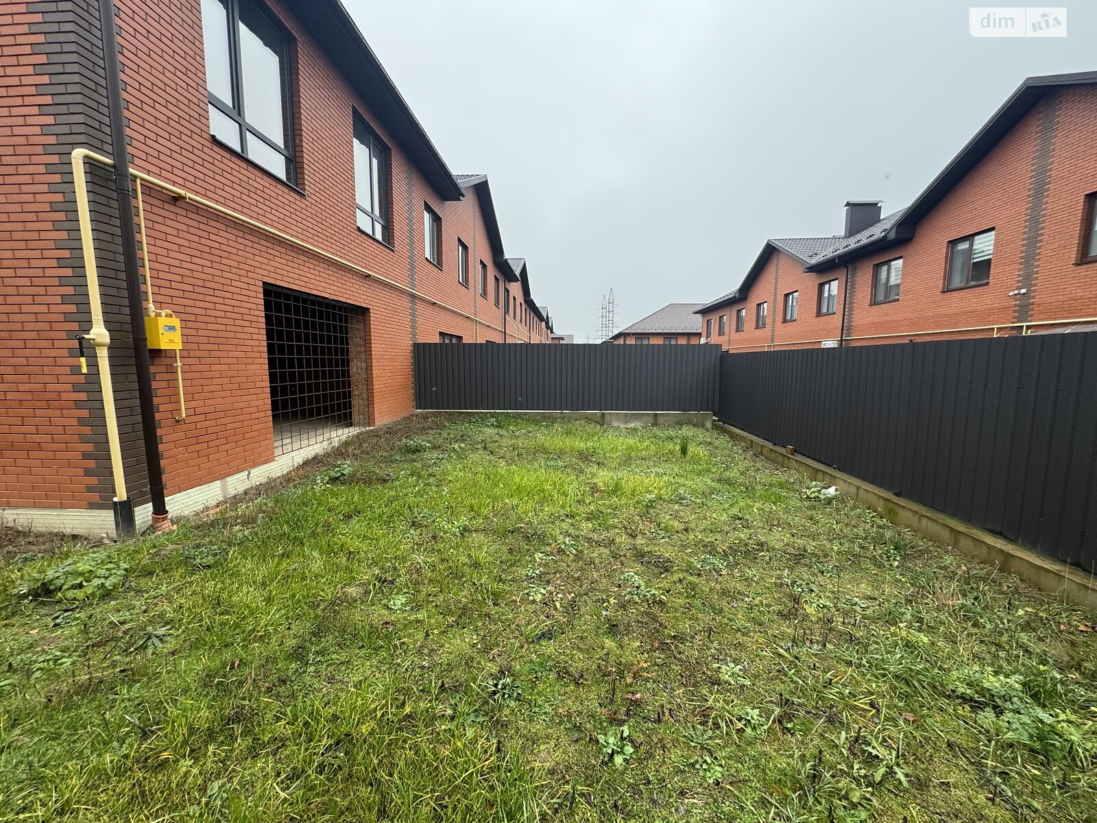 двухэтажный таунхаус, 137 кв. м, кирпич. Продажа в Зарванцах фото 1 двухэтажный таунхаус, 137 кв. м, кирпич. Продажа в Зарванцах фото 1