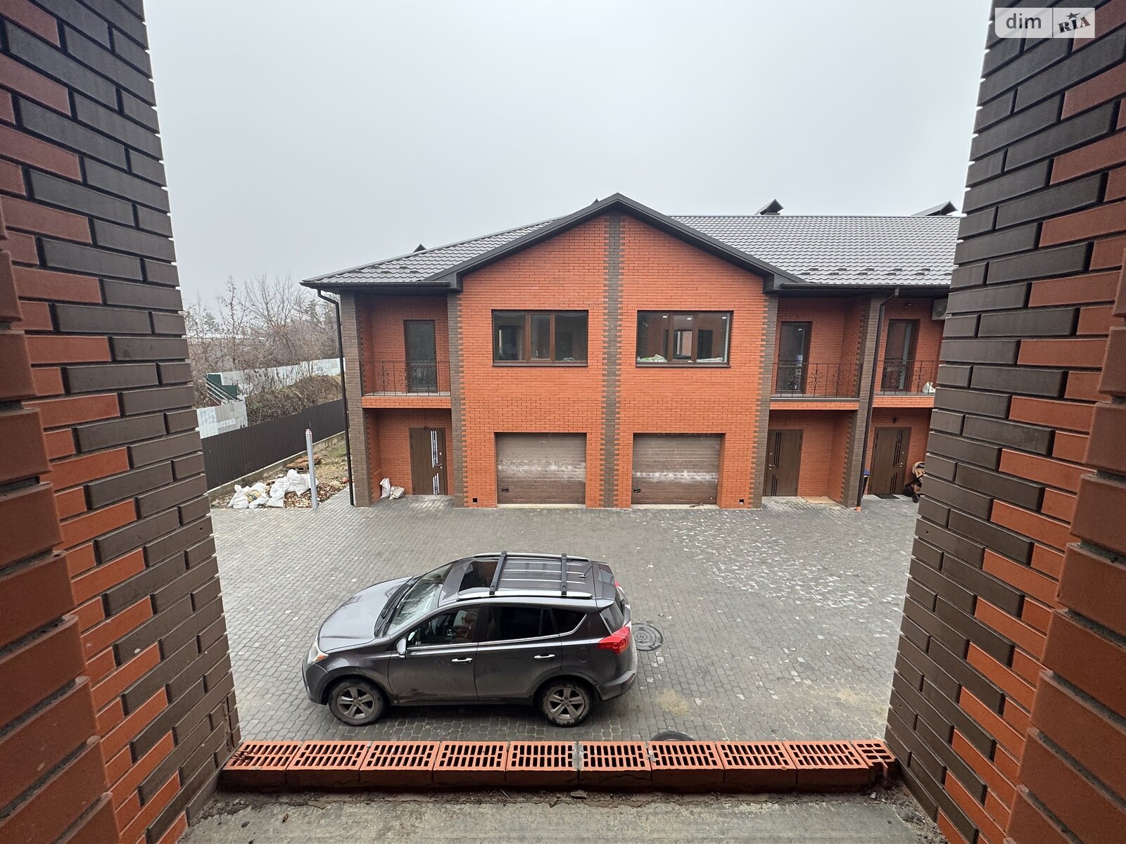 двухэтажный таунхаус, 137 кв. м, кирпич. Продажа в Зарванцах фото 1 двухэтажный таунхаус, 137 кв. м, кирпич. Продажа в Зарванцах фото 1