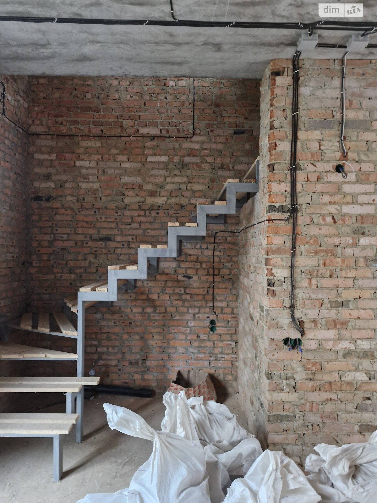 двухэтажный таунхаус, 115 кв. м, кирпич. Продажа в Зарванцах фото 1