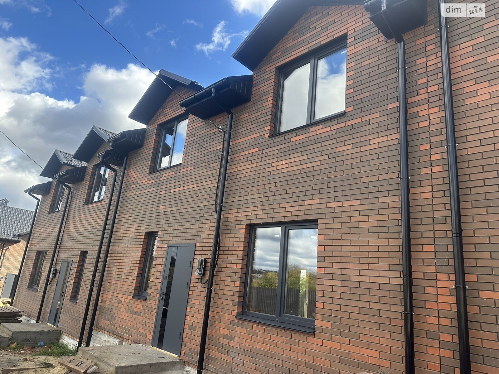 двухэтажный таунхаус, 80 кв. м, кирпич. Продажа в Зарванцах фото 1