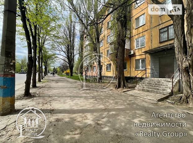Торгова площа в Кривому Розі, продаж по Соборності 73, район Дзержинський, ціна: 18 000 долларів за об’єкт фото 1 Торгова площа в Кривому Розі, продаж по Соборності 73, район Дзержинський, ціна: 18 000 долларів за об’єкт фото 1