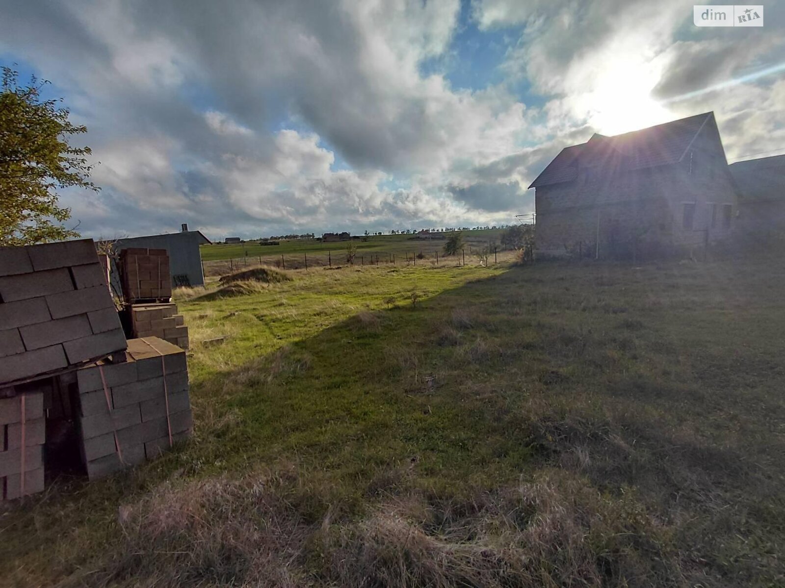 Земельный участок под жилую застройку в Александровке, площадь 10 соток фото 1 Земельный участок под жилую застройку в Александровке, площадь 10 соток фото 1