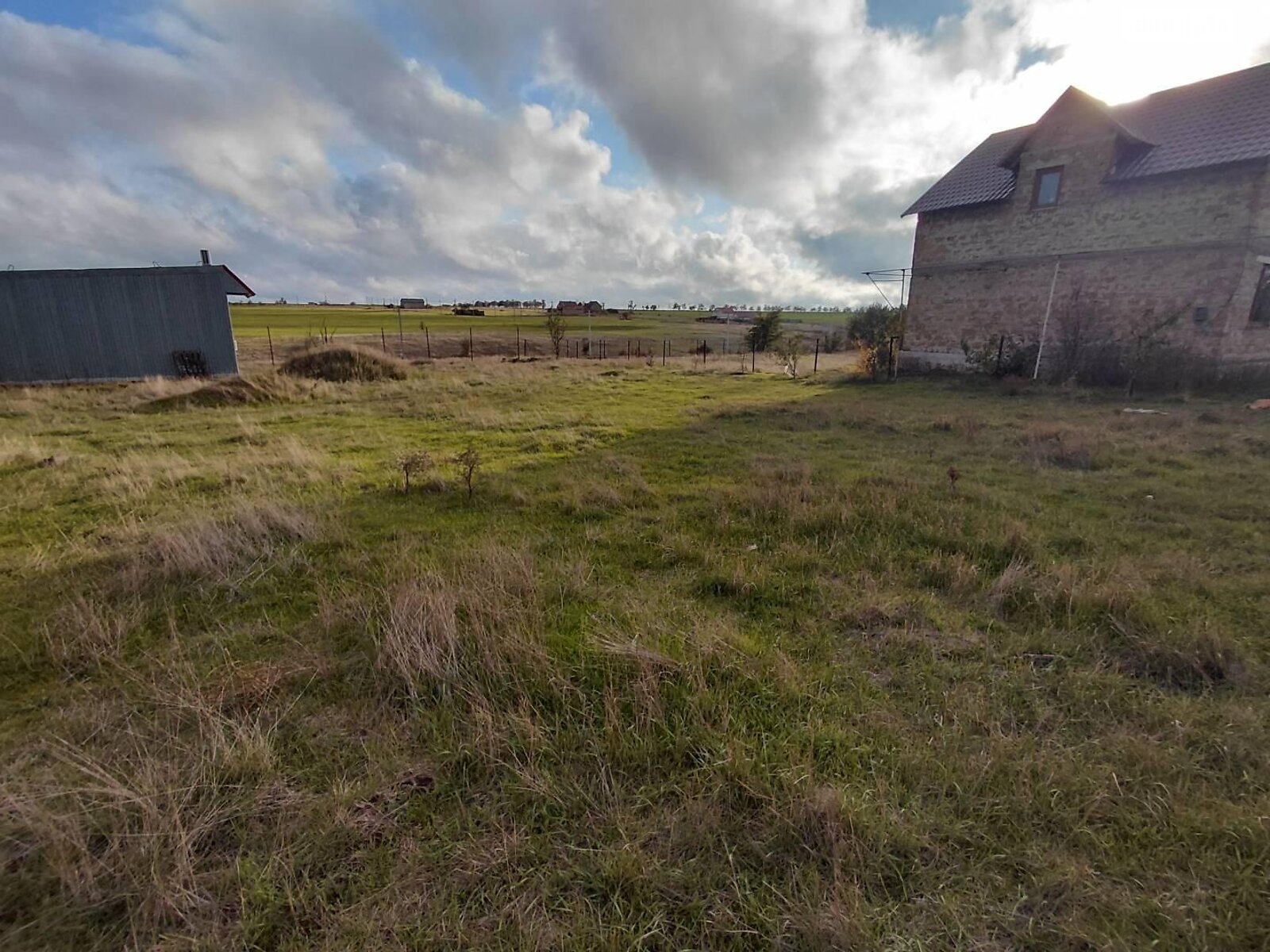 Земельный участок под жилую застройку в Александровке, площадь 10 соток фото 1 Земельный участок под жилую застройку в Александровке, площадь 10 соток фото 1