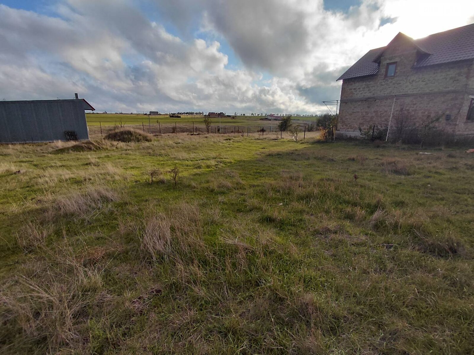 Земельный участок под жилую застройку в Александровке, площадь 10 соток фото 1 Земельный участок под жилую застройку в Александровке, площадь 10 соток фото 1