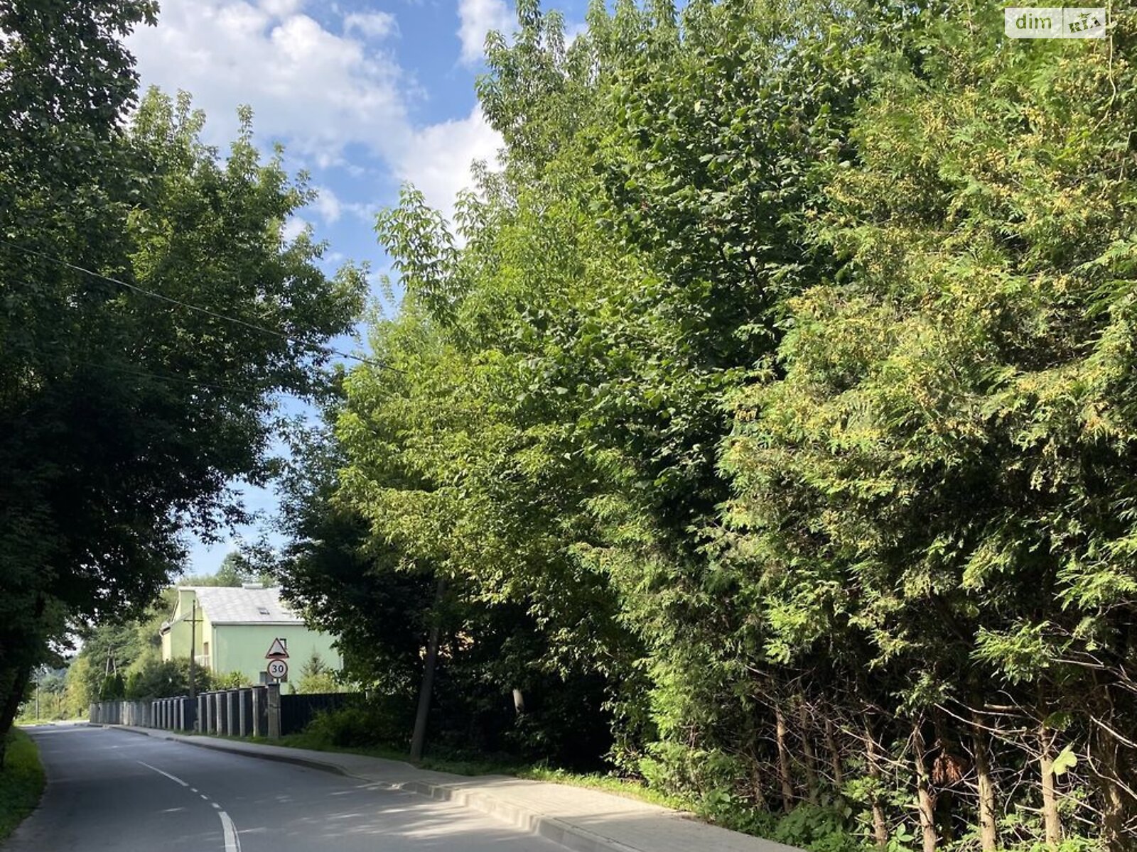 Земельна ділянка під житлову забудову в Брюховичах, площа 11 соток фото 1 Земельна ділянка під житлову забудову в Брюховичах, площа 11 соток фото 1