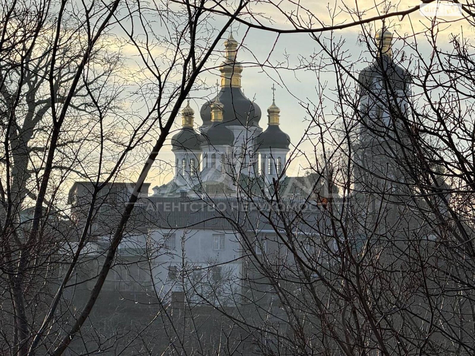 Земельный участок под жилую застройку в Киеве, площадь 10 соток фото 1 Земельный участок под жилую застройку в Киеве, площадь 10 соток фото 1