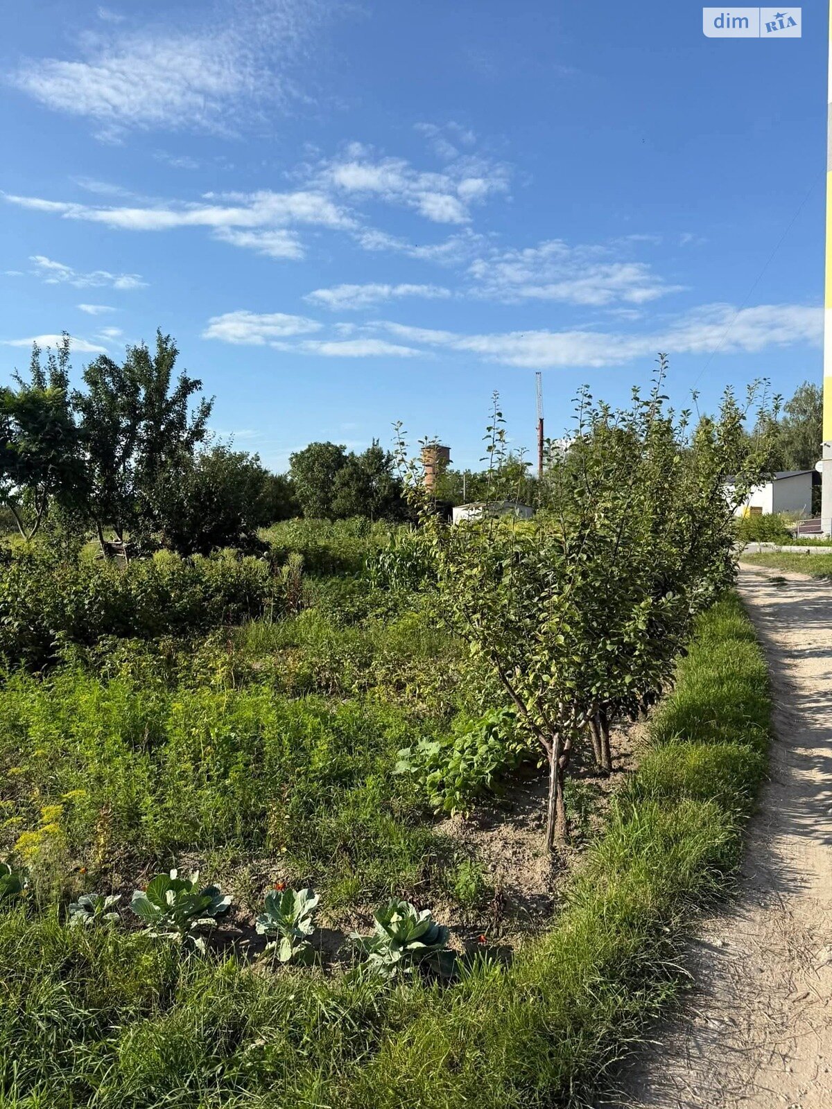 Земля под жилую застройку в Кременце, район Кременец, площадь 6 соток фото 1 Земля под жилую застройку в Кременце, район Кременец, площадь 6 соток фото 1