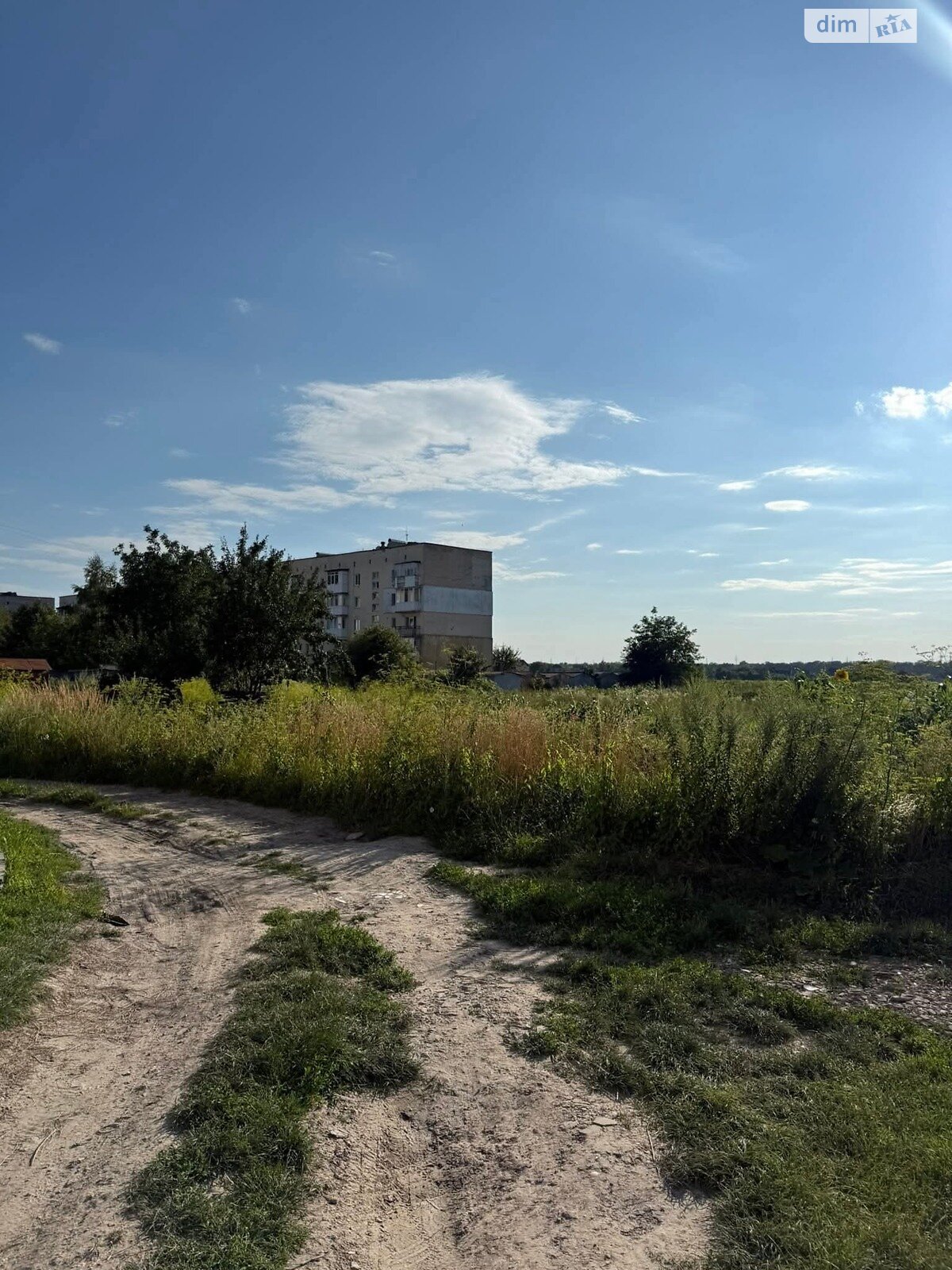 Земля под жилую застройку в Кременце, район Кременец, площадь 6 соток фото 1 Земля под жилую застройку в Кременце, район Кременец, площадь 6 соток фото 1