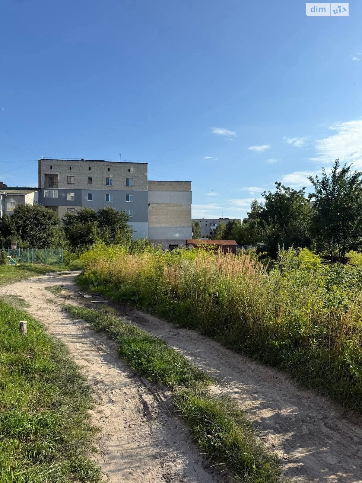 Земля под жилую застройку в Кременце, район Кременец, площадь 6 соток фото 1 Земля под жилую застройку в Кременце, район Кременец, площадь 6 соток фото 1