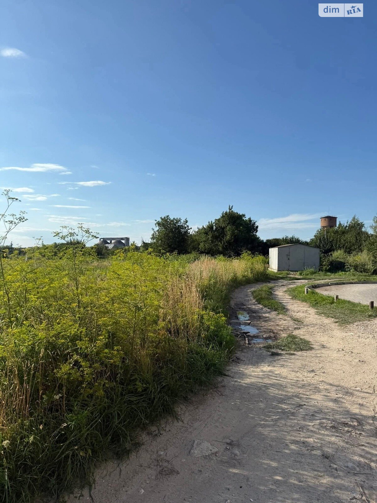 Земля под жилую застройку в Кременце, район Кременец, площадь 6 соток фото 1 Земля под жилую застройку в Кременце, район Кременец, площадь 6 соток фото 1