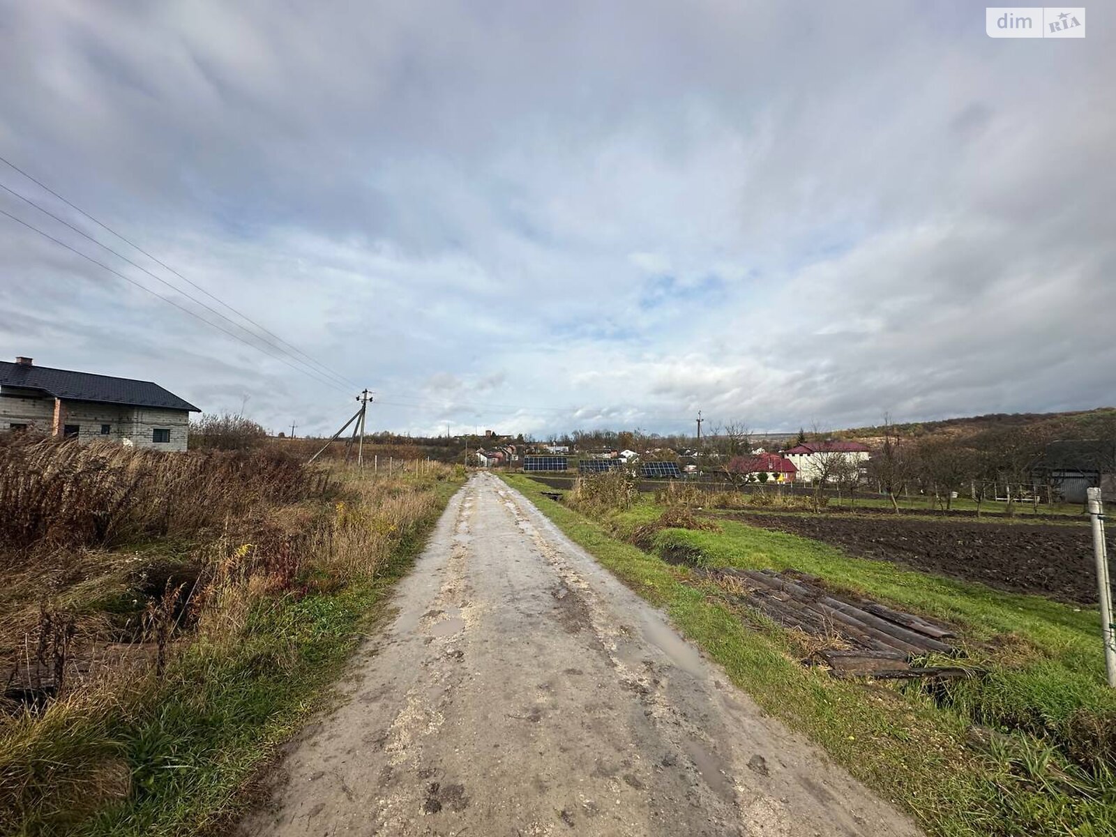 Земельна ділянка під житлову забудову в Ланах, площа 25 соток фото 1 Земельна ділянка під житлову забудову в Ланах, площа 25 соток фото 1