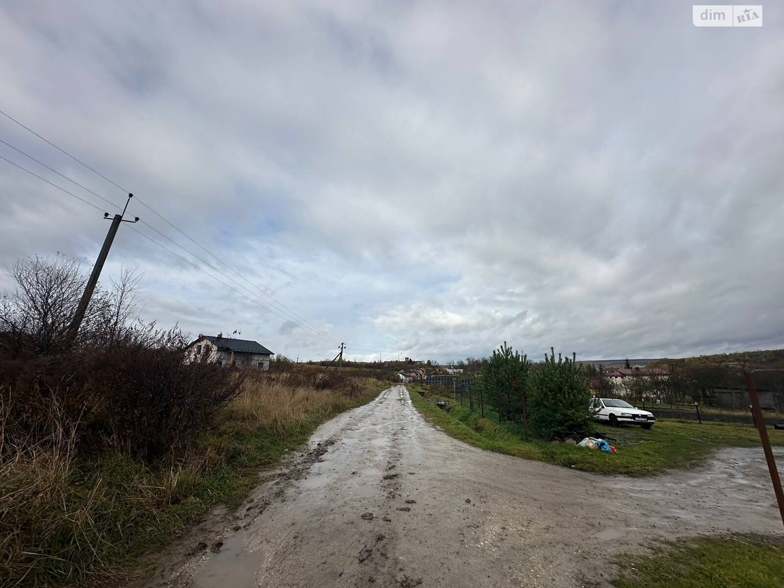 Земельна ділянка під житлову забудову в Ланах, площа 25 соток фото 1 Земельна ділянка під житлову забудову в Ланах, площа 25 соток фото 1