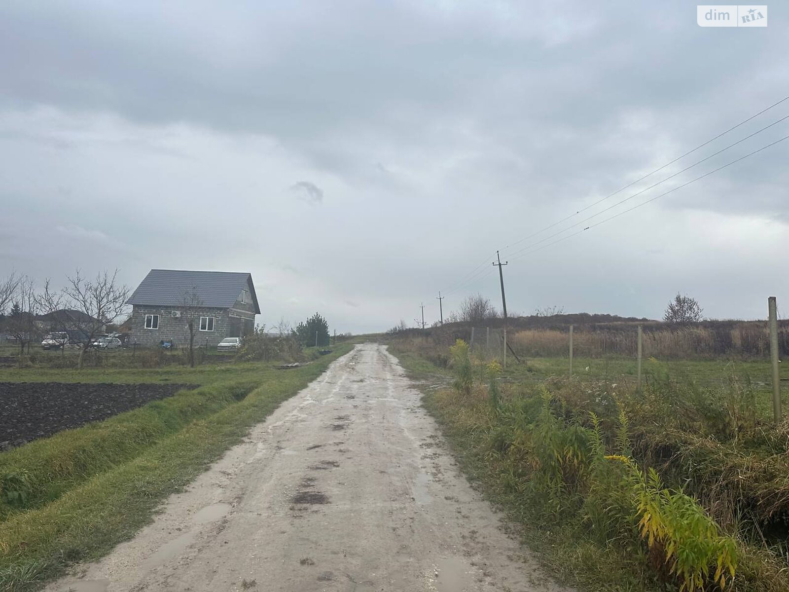 Земельна ділянка під житлову забудову в Ланах, площа 25 соток фото 1 Земельна ділянка під житлову забудову в Ланах, площа 25 соток фото 1