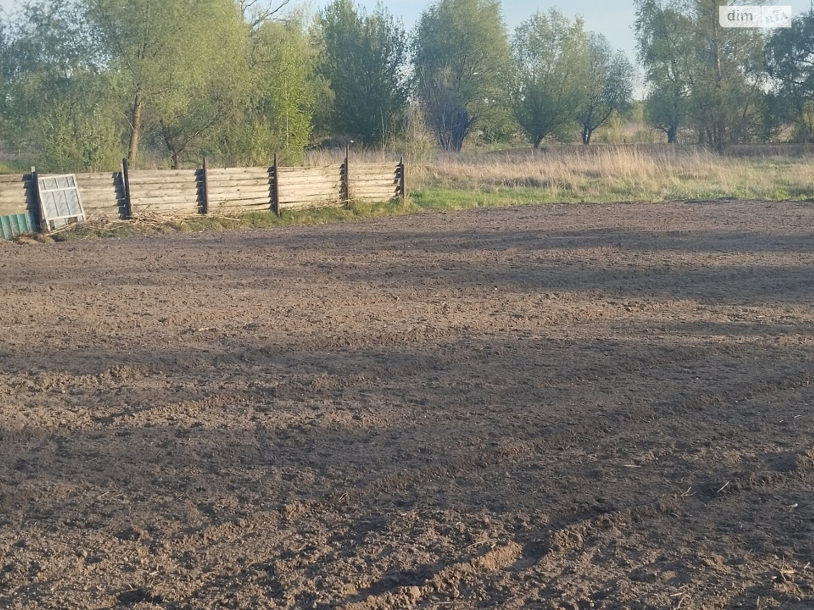 Земельный участок под жилую застройку в Остре, площадь 10 соток фото 1 Земельный участок под жилую застройку в Остре, площадь 10 соток фото 1