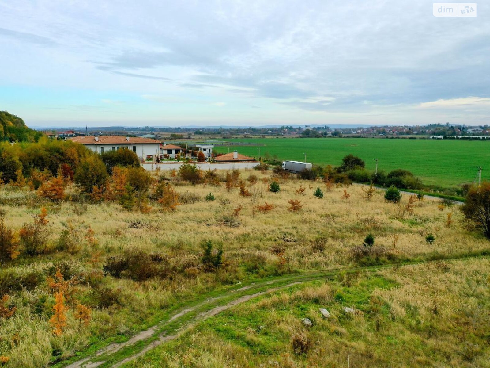 Земельный участок под жилую застройку в Подберезцах, площадь 72 сотки фото 1 Земельный участок под жилую застройку в Подберезцах, площадь 72 сотки фото 1