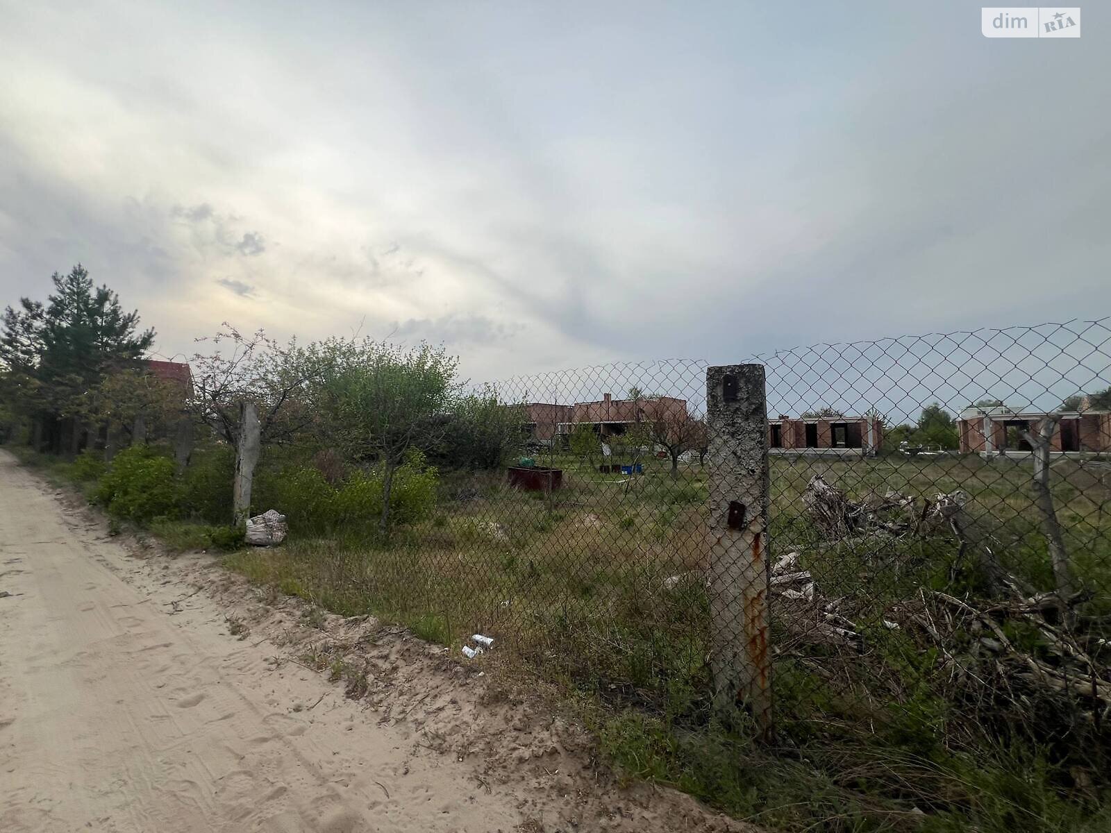 Земельный участок под жилую застройку в Подгорцах, площадь 19 соток фото 1 Земельный участок под жилую застройку в Подгорцах, площадь 19 соток фото 1