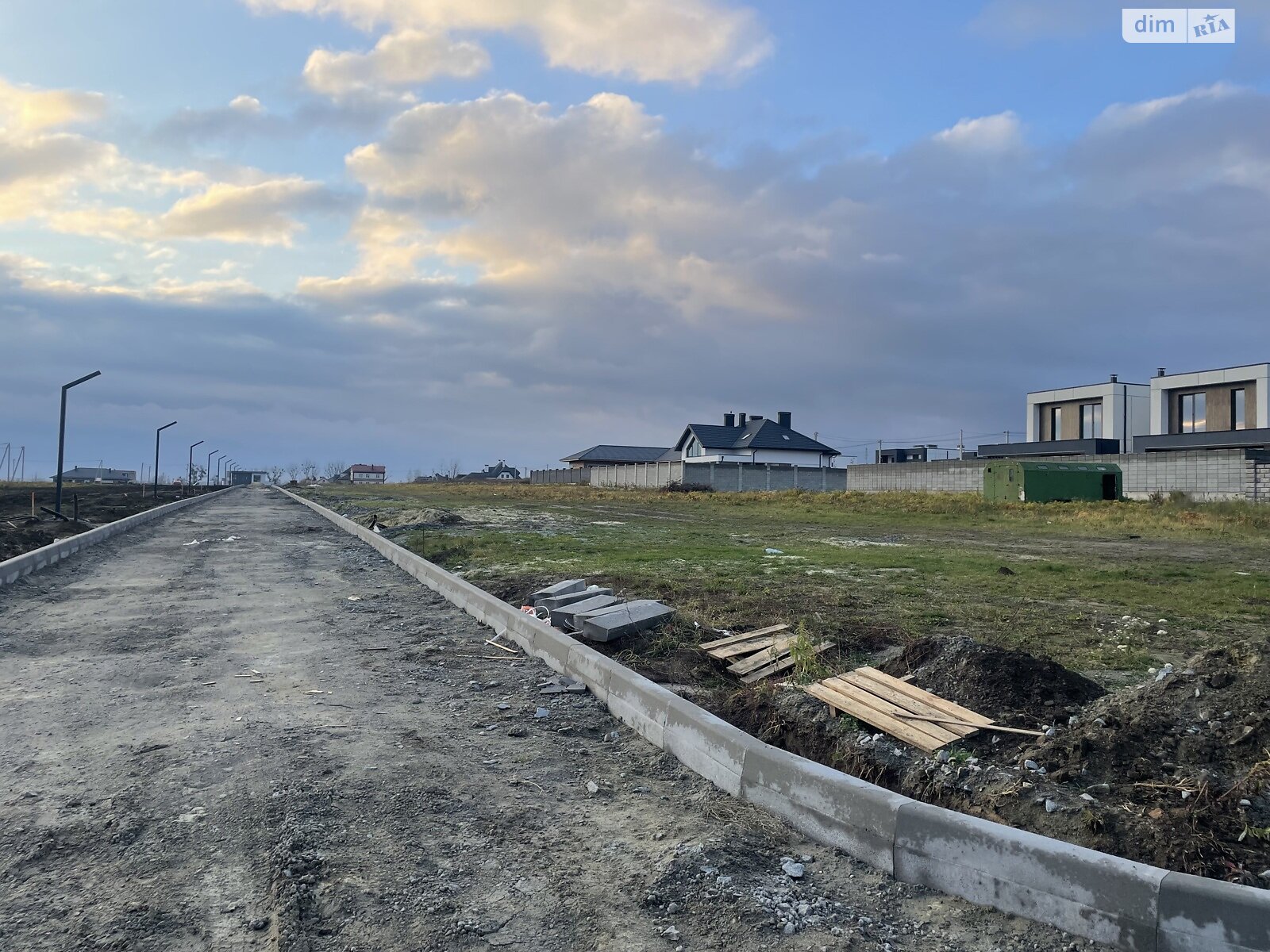 Земля під житлову забудову в Рівному, район Щасливе, площа 9 соток фото 1
