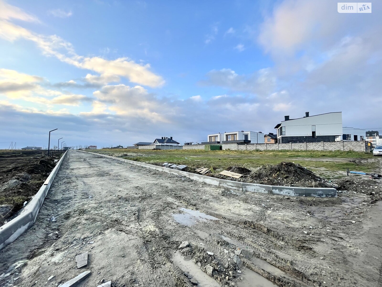 Земля під житлову забудову в Рівному, район Щасливе, площа 9 соток фото 1