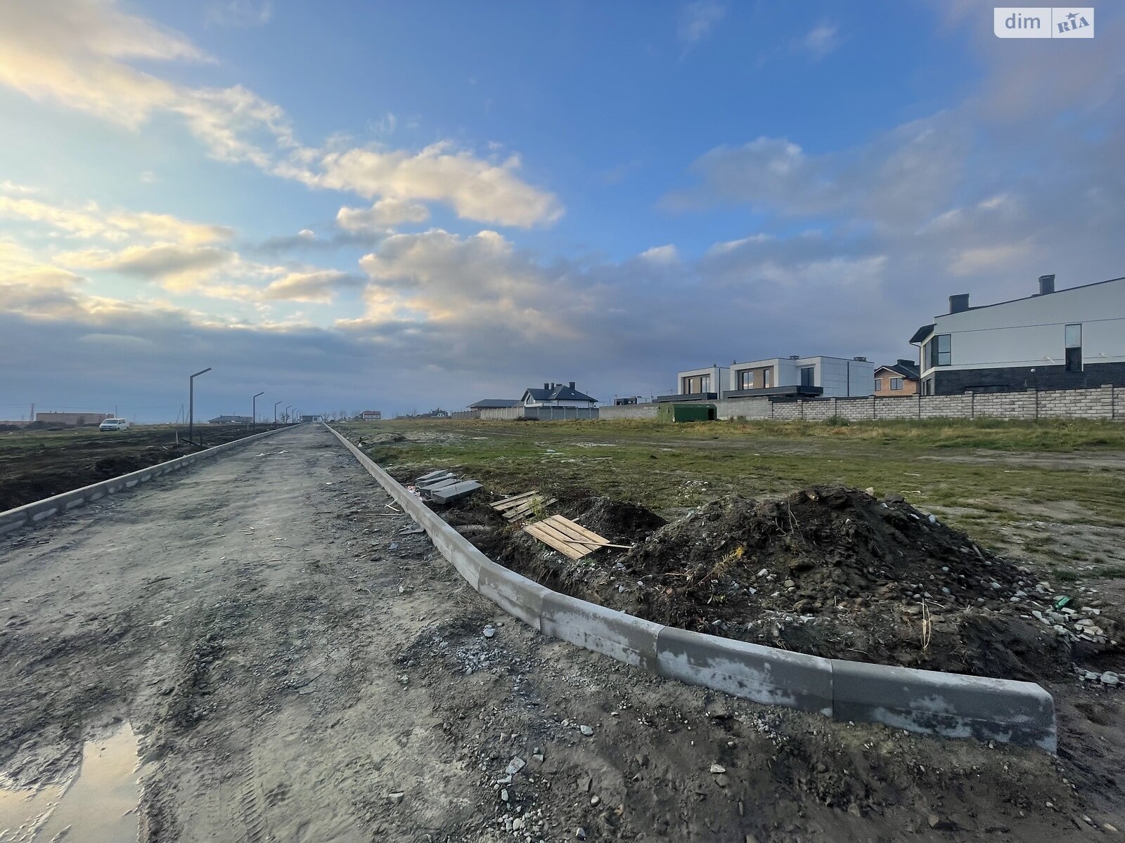 Земля під житлову забудову в Рівному, район Щасливе, площа 9 соток фото 1