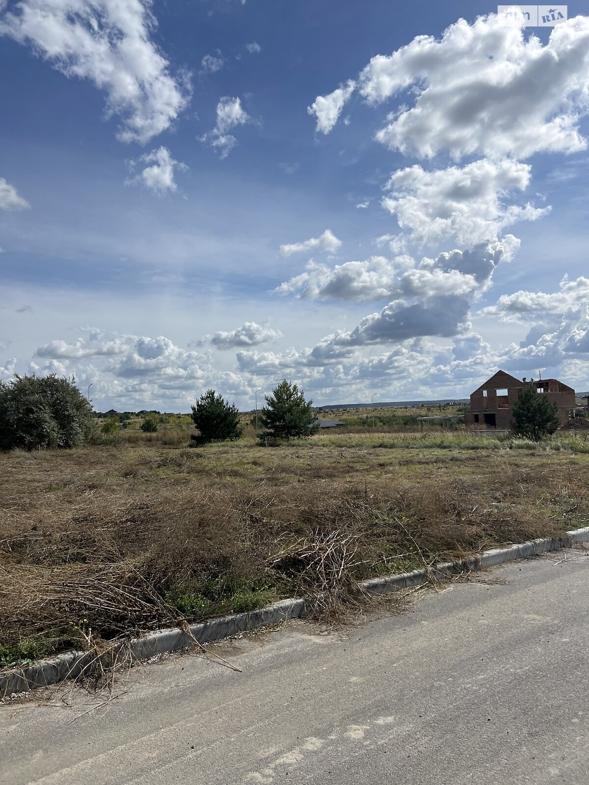 Земля под жилую застройку в Ровно, район Южный, площадь 8.4 сотки фото 1 Земля под жилую застройку в Ровно, район Южный, площадь 8.4 сотки фото 1