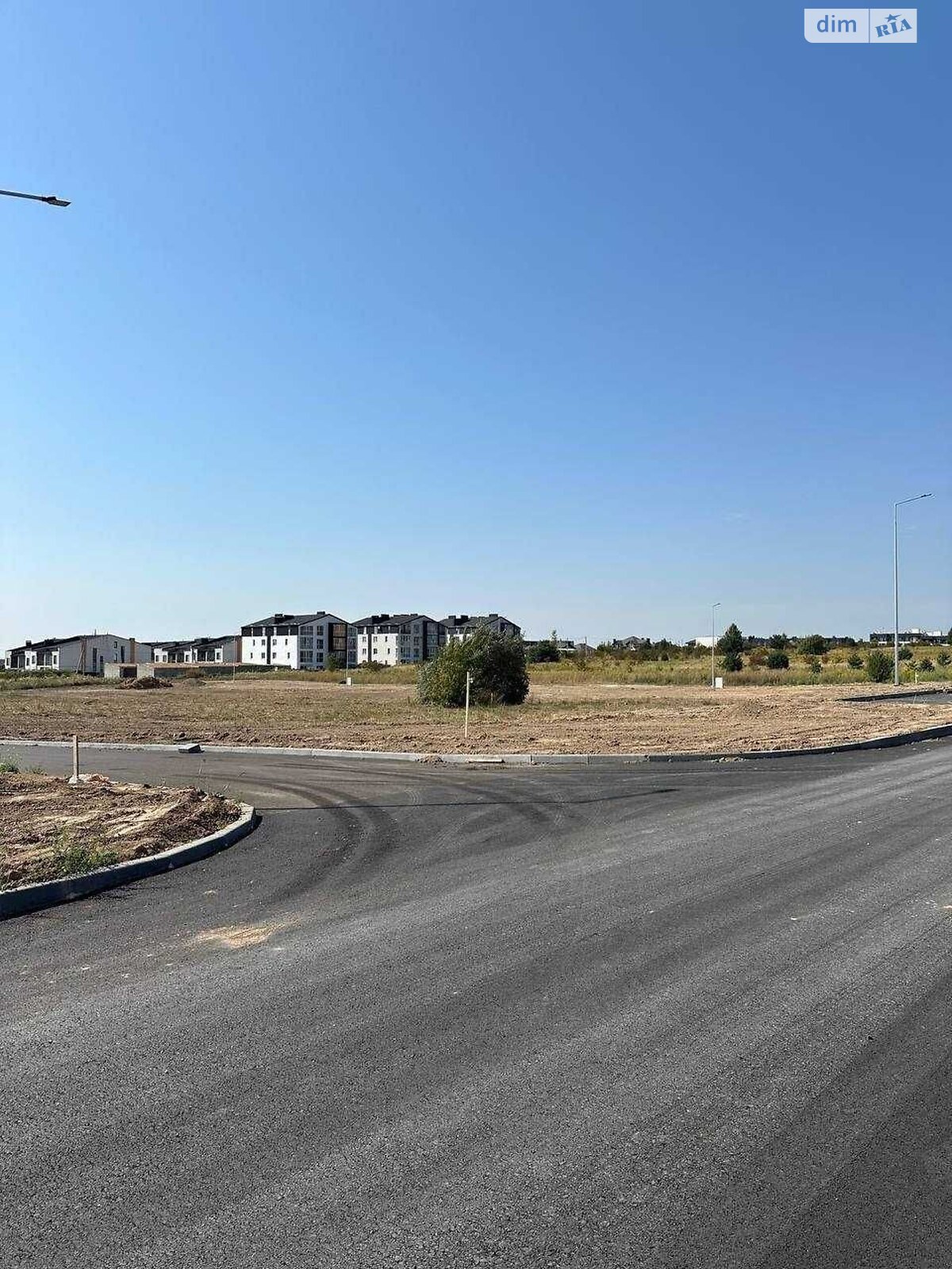 Земля под жилую застройку в Ровно, район Южный, площадь 8.4 сотки фото 1 Земля под жилую застройку в Ровно, район Южный, площадь 8.4 сотки фото 1