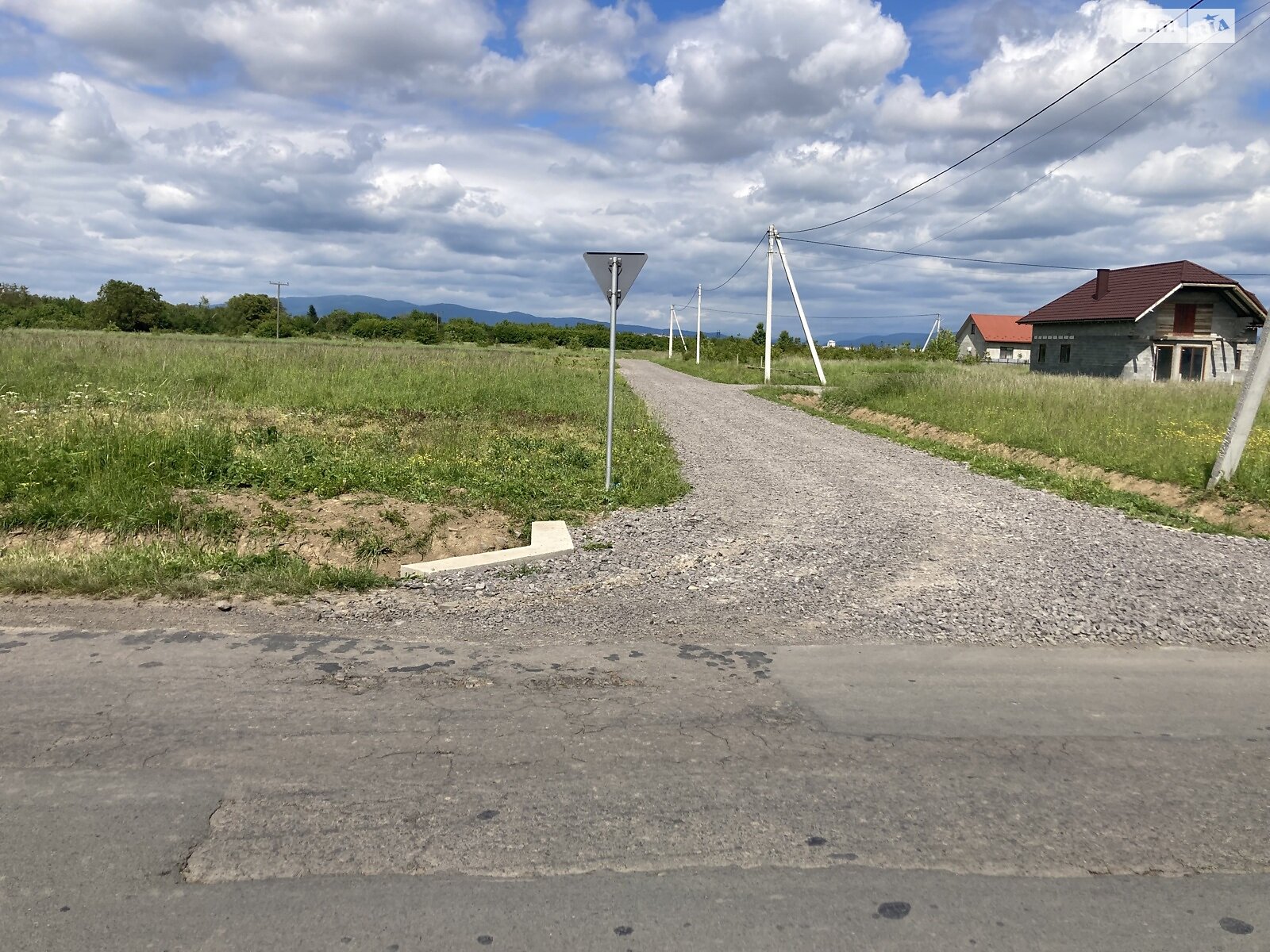 Земельна ділянка під житлову забудову в Тарнівцях, площа 10 соток фото 1 Земельна ділянка під житлову забудову в Тарнівцях, площа 10 соток фото 1
