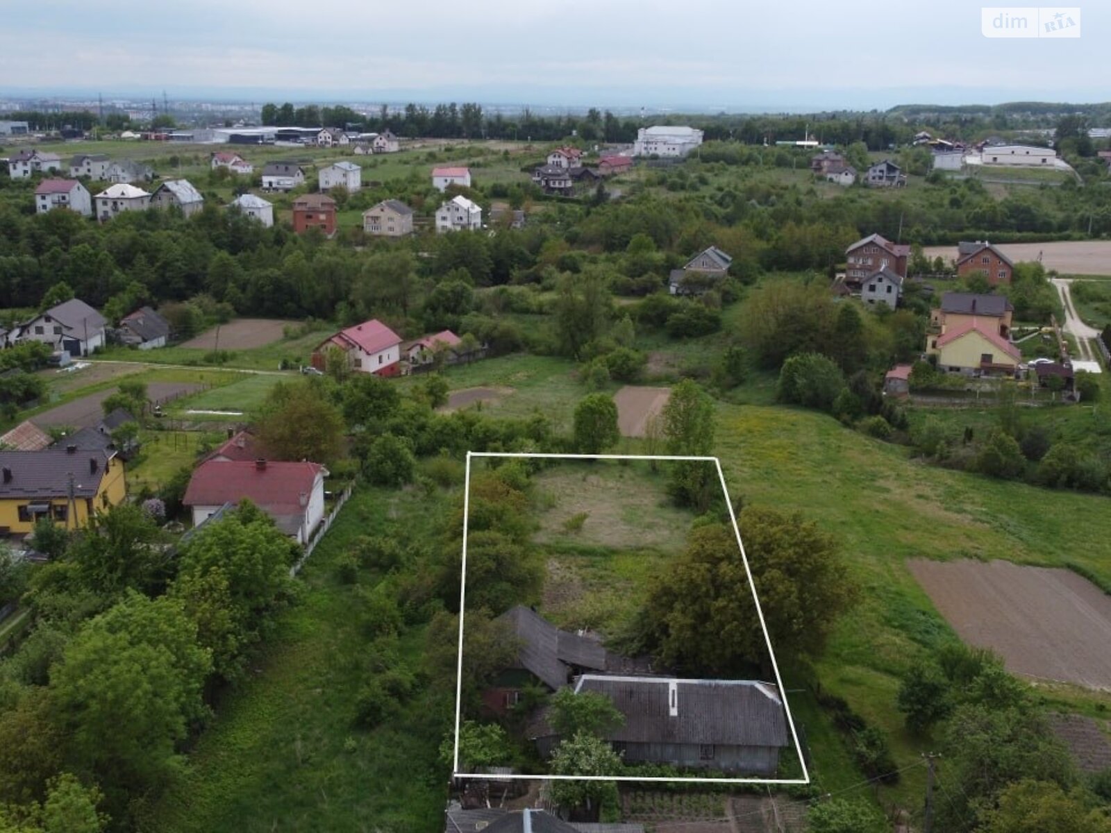 Земельна ділянка під житлову забудову в Угринові, площа 17 соток фото 1 Земельна ділянка під житлову забудову в Угринові, площа 17 соток фото 1
