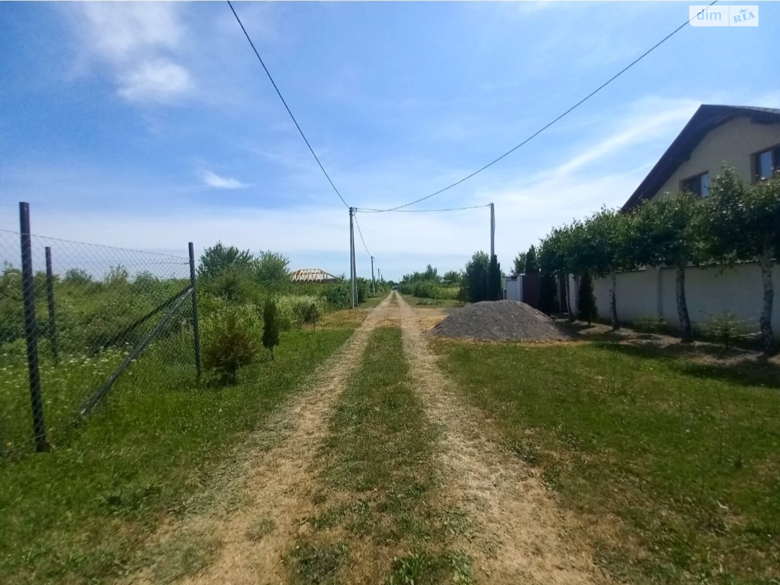Земля під житлову забудову в Ужгороді, район Садовий, площа 7 соток фото 1 Земля під житлову забудову в Ужгороді, район Садовий, площа 7 соток фото 1