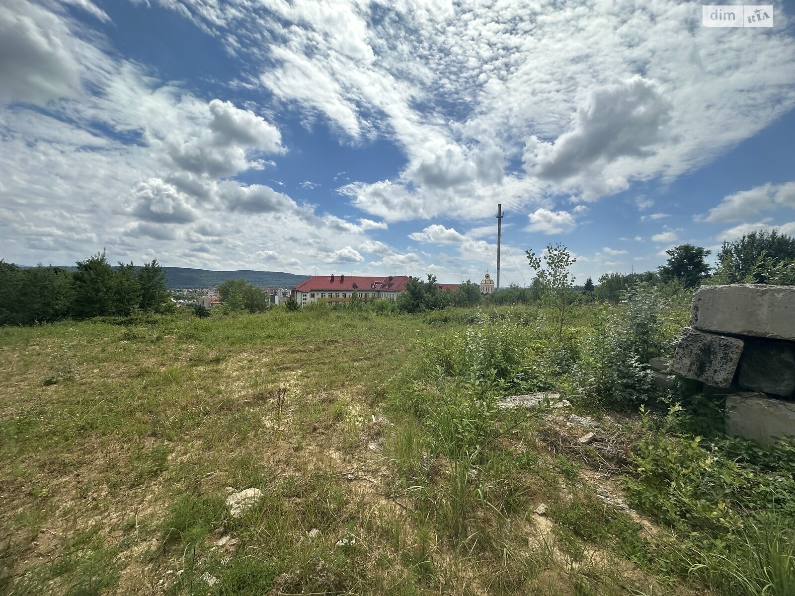 Земельна ділянка під житлову забудову в Ужгороді, площа 20 соток фото 1 Земельна ділянка під житлову забудову в Ужгороді, площа 20 соток фото 1