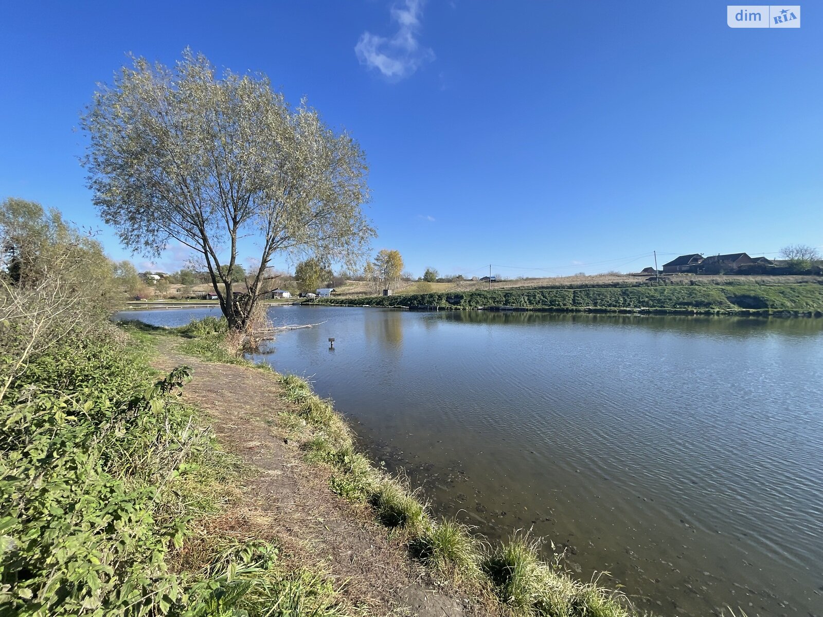 Земельный участок под жилую застройку в Юзвине, площадь 25 соток фото 1 Земельный участок под жилую застройку в Юзвине, площадь 25 соток фото 1